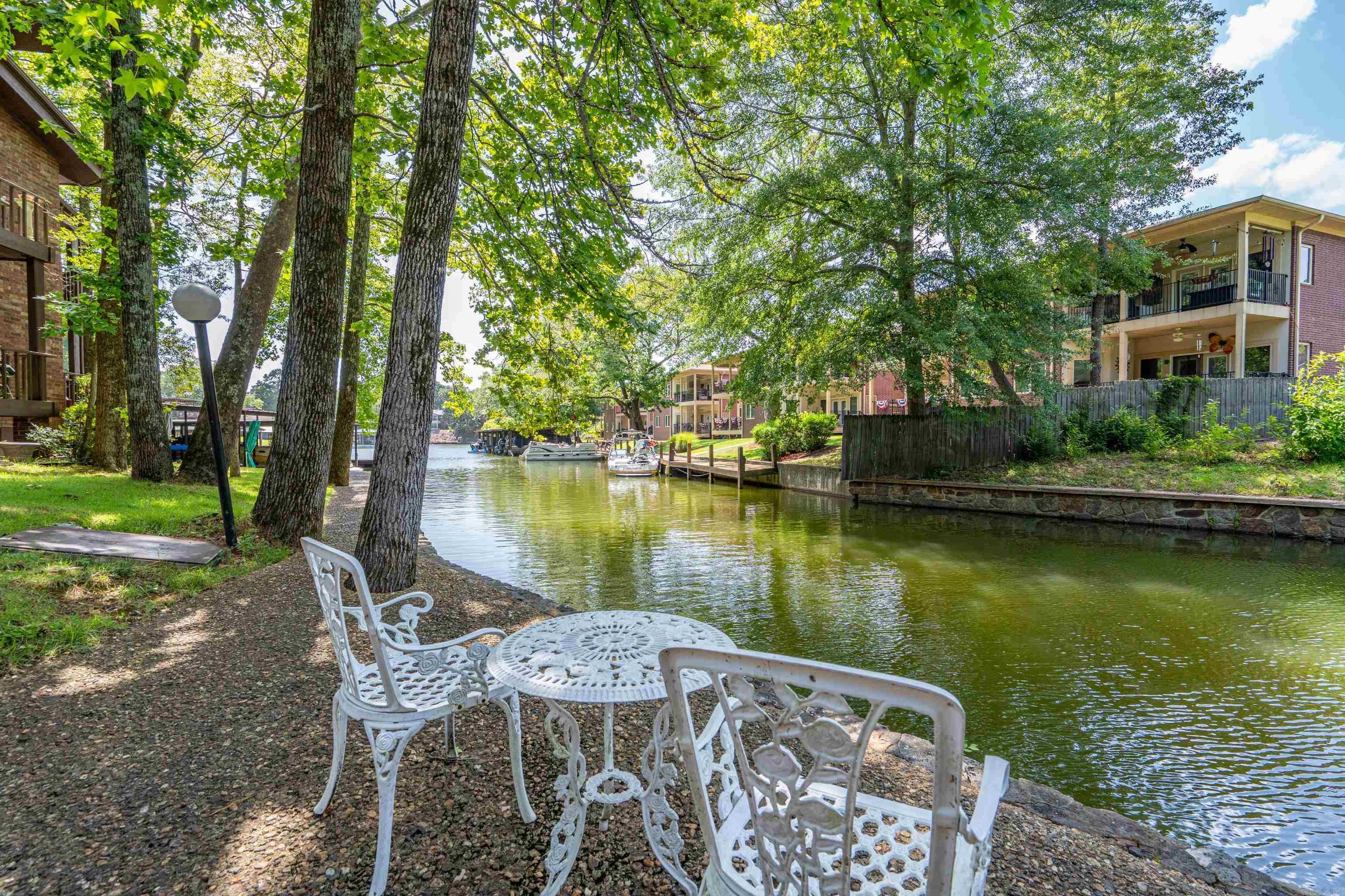 2311 Lakeshore Drive M4 — photo