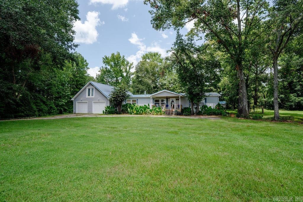 105 Collins Lane — photo