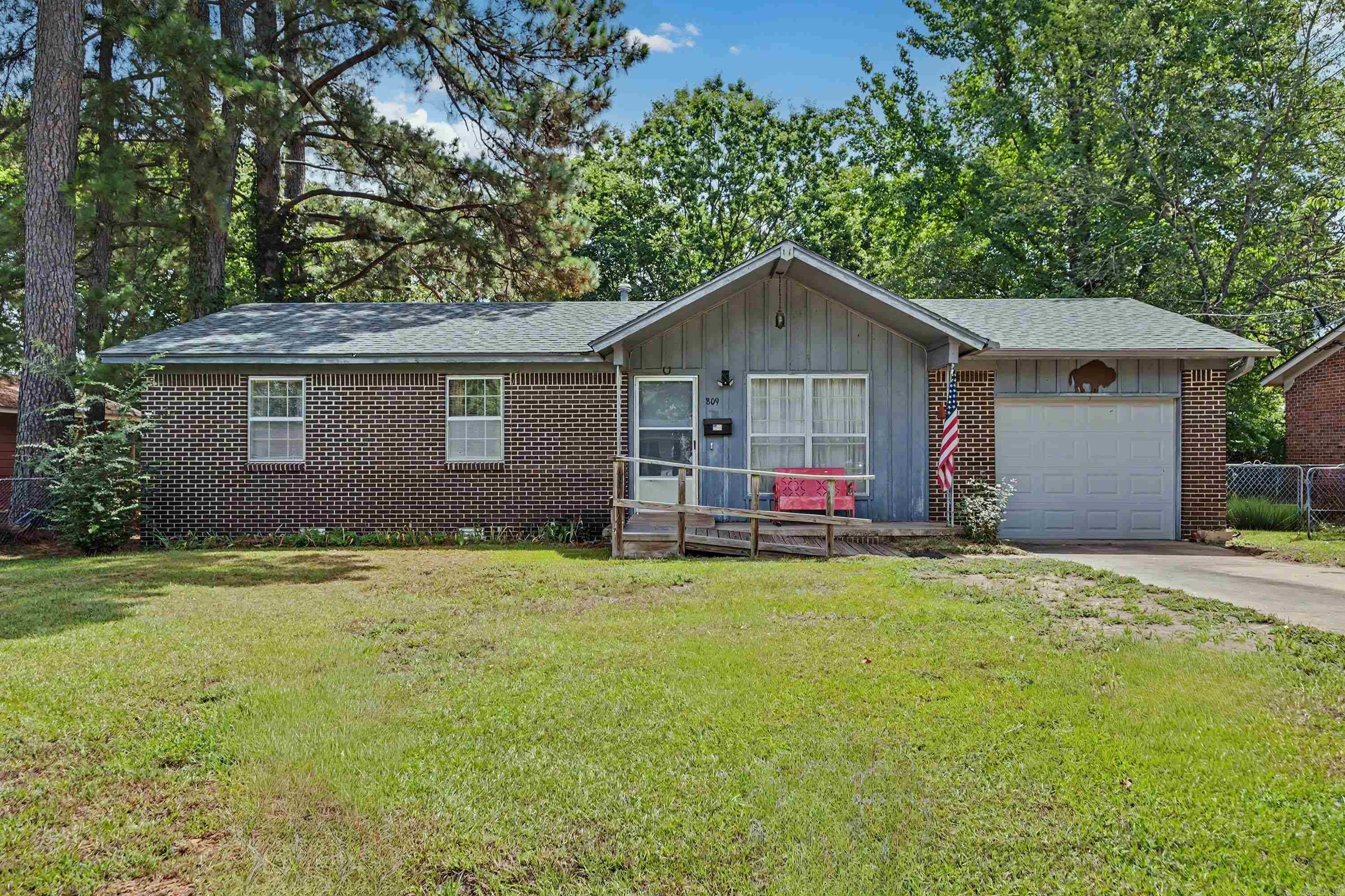 809 S Twin Cedar Drive — photo