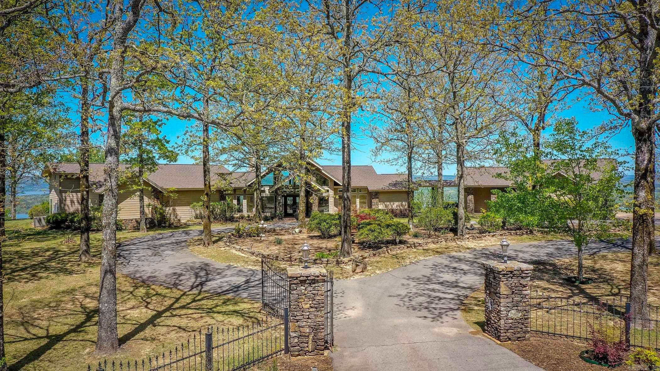 450 Cliffview Drive — photo