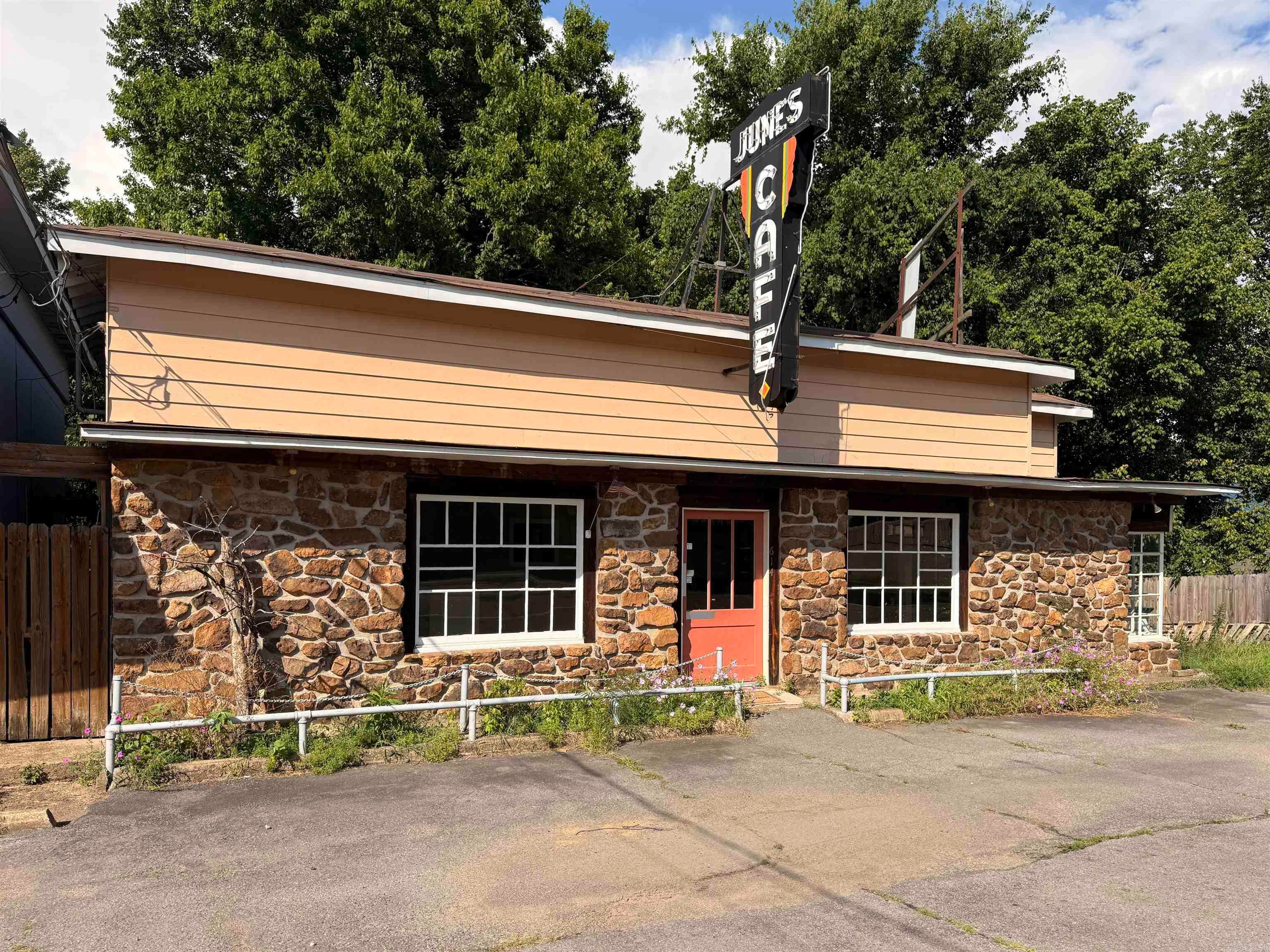 614 Hwy 65 B — photo