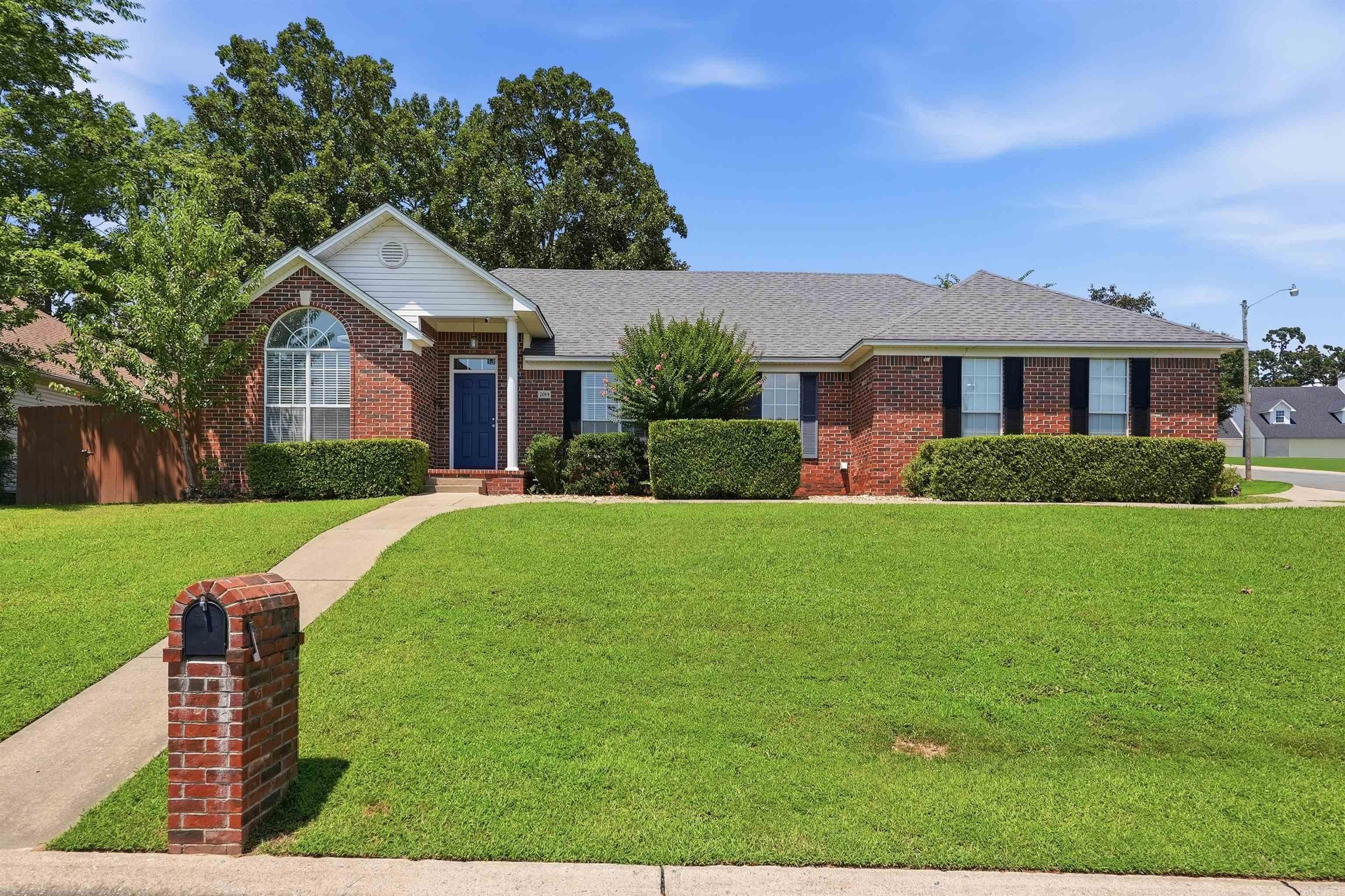 2015 Cherrybend Drive — photo