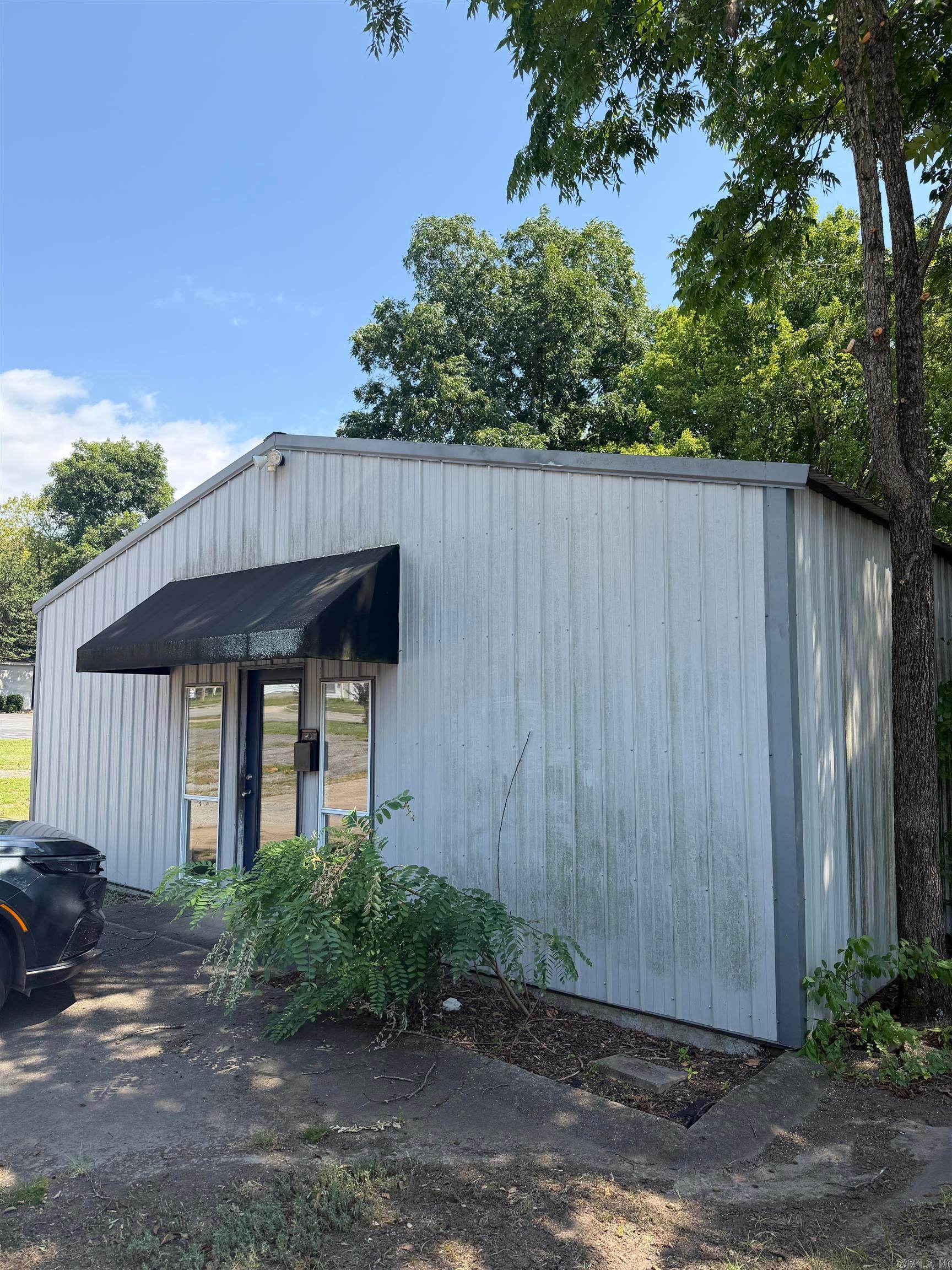 910 W South Street — photo