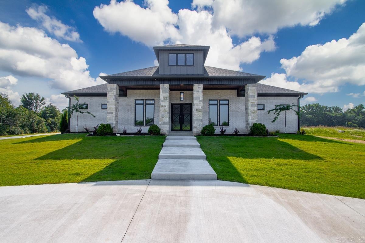 100 Liberty Oaks Drive — photo