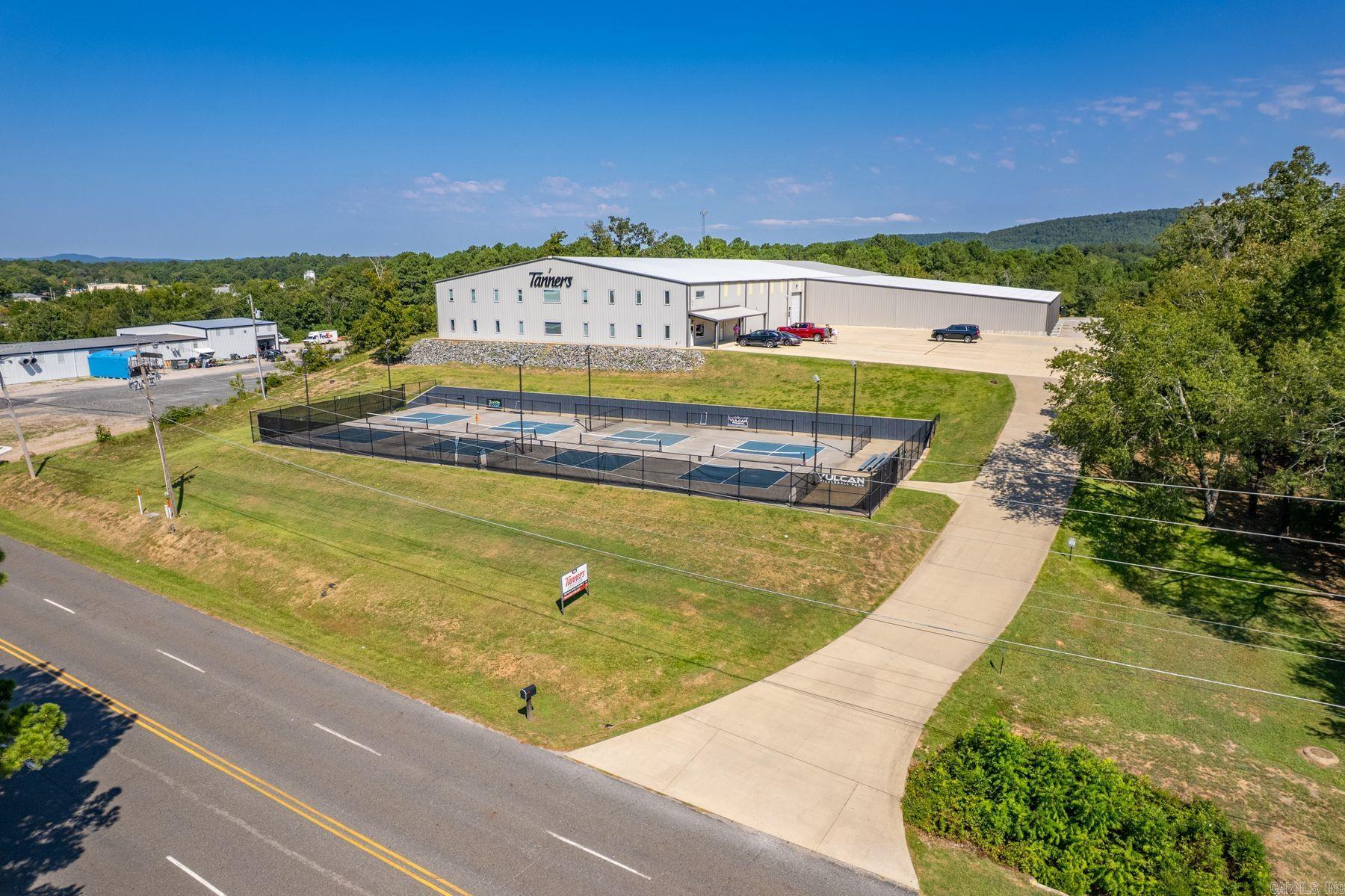 736 (10K-Sf) Mid America Boulevard — photo