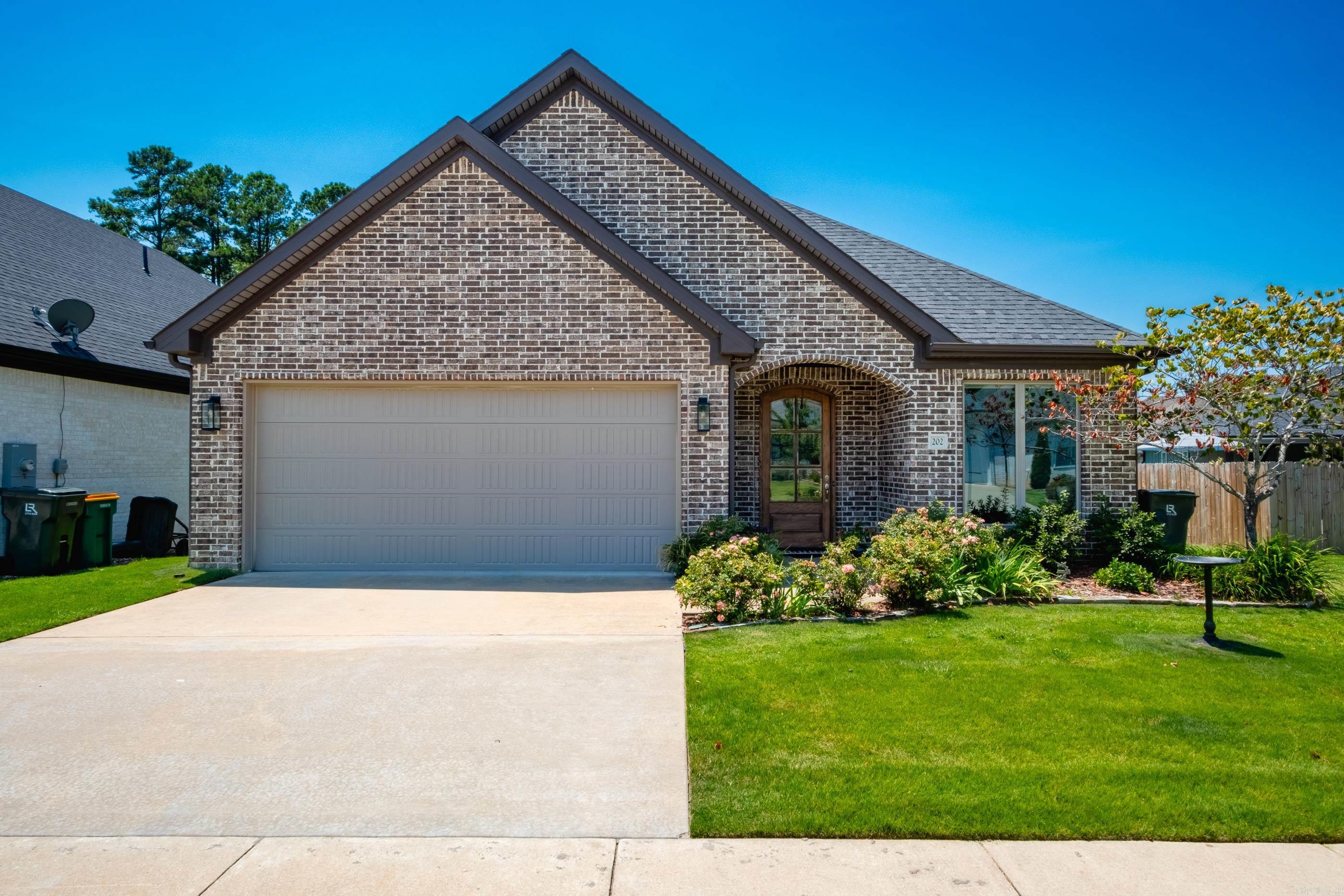 202 Rosemary Way — photo