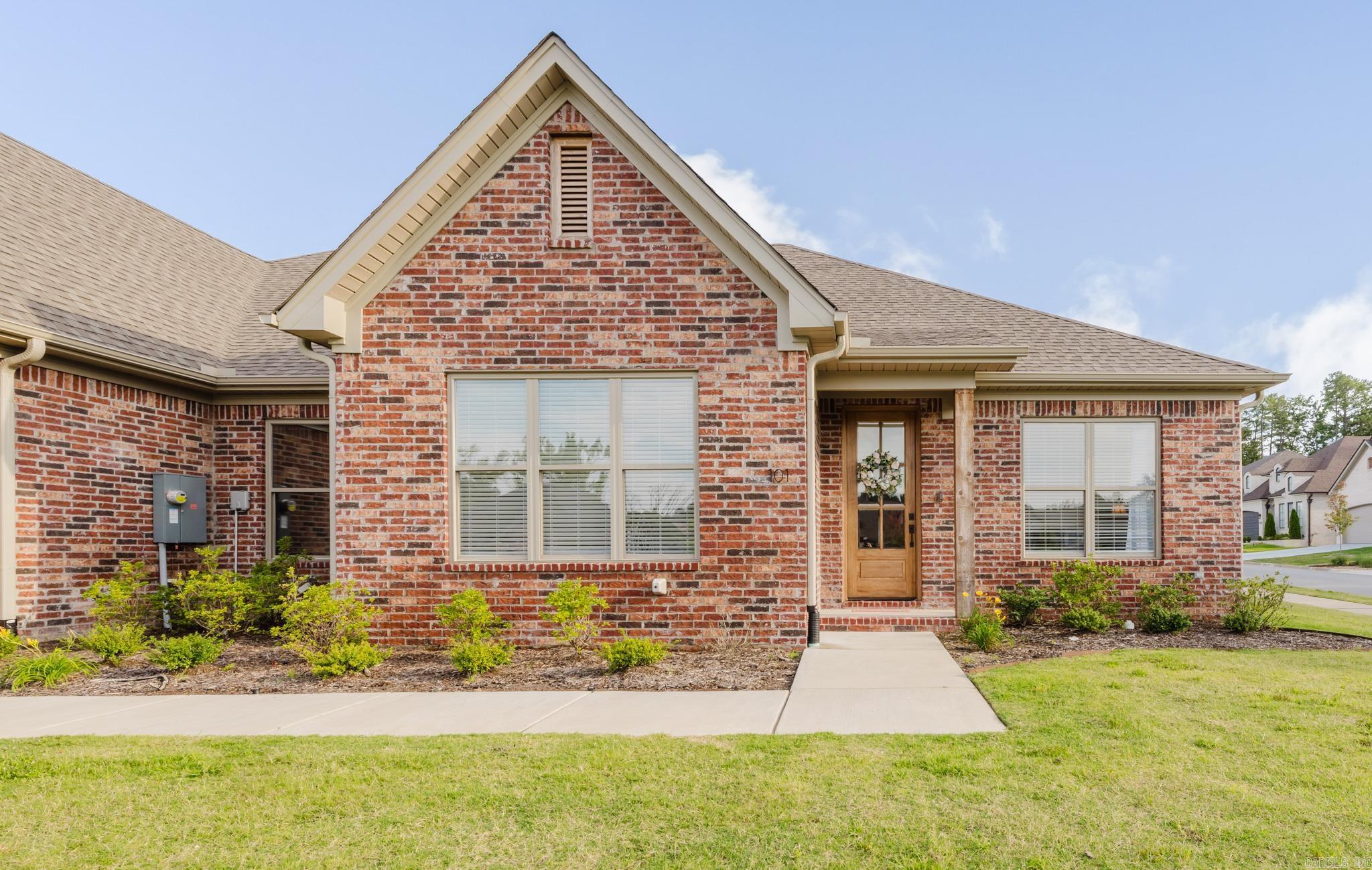 101 Edgewood Circle — photo