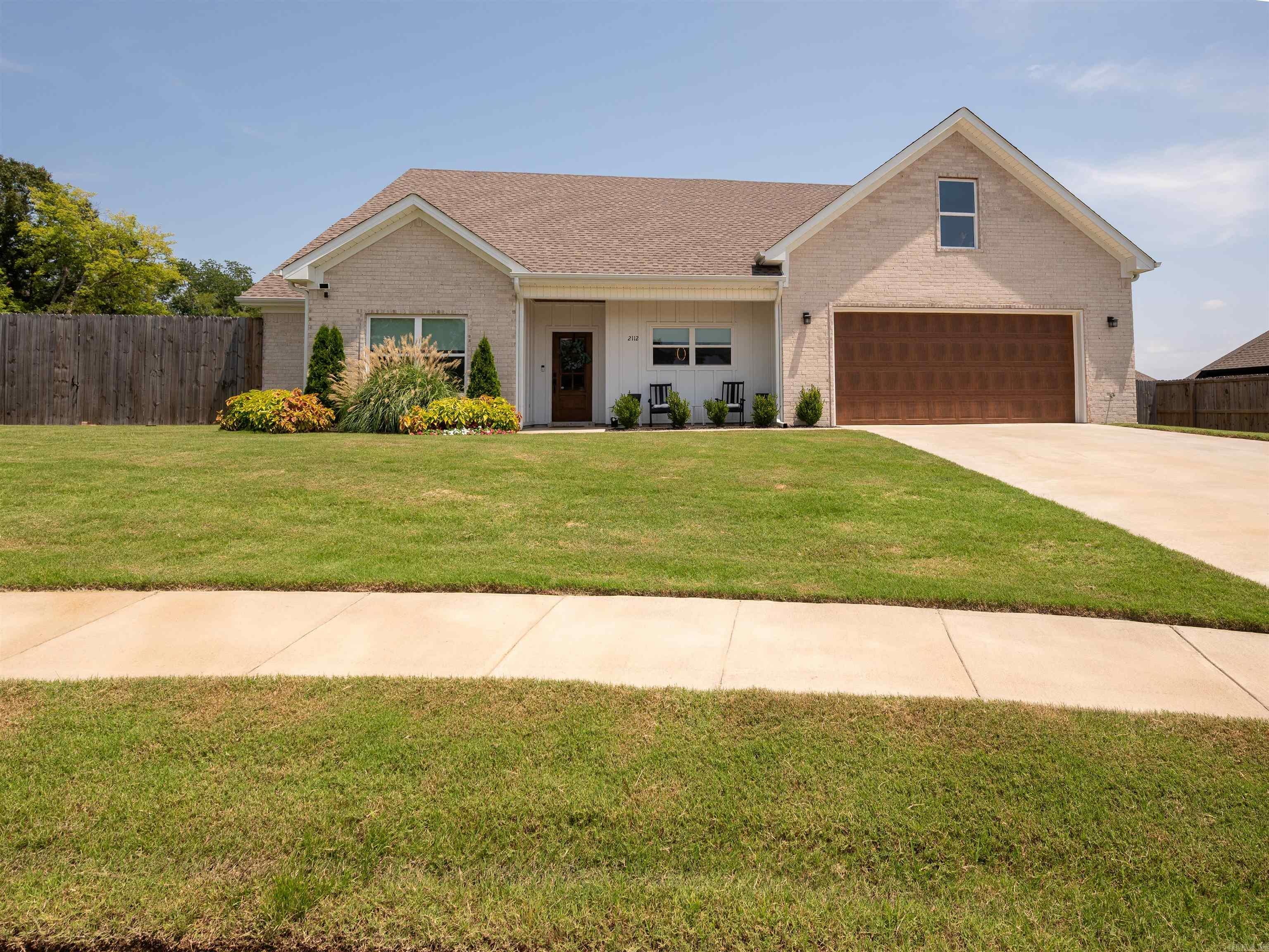2112 Sable Oaks Circle — photo
