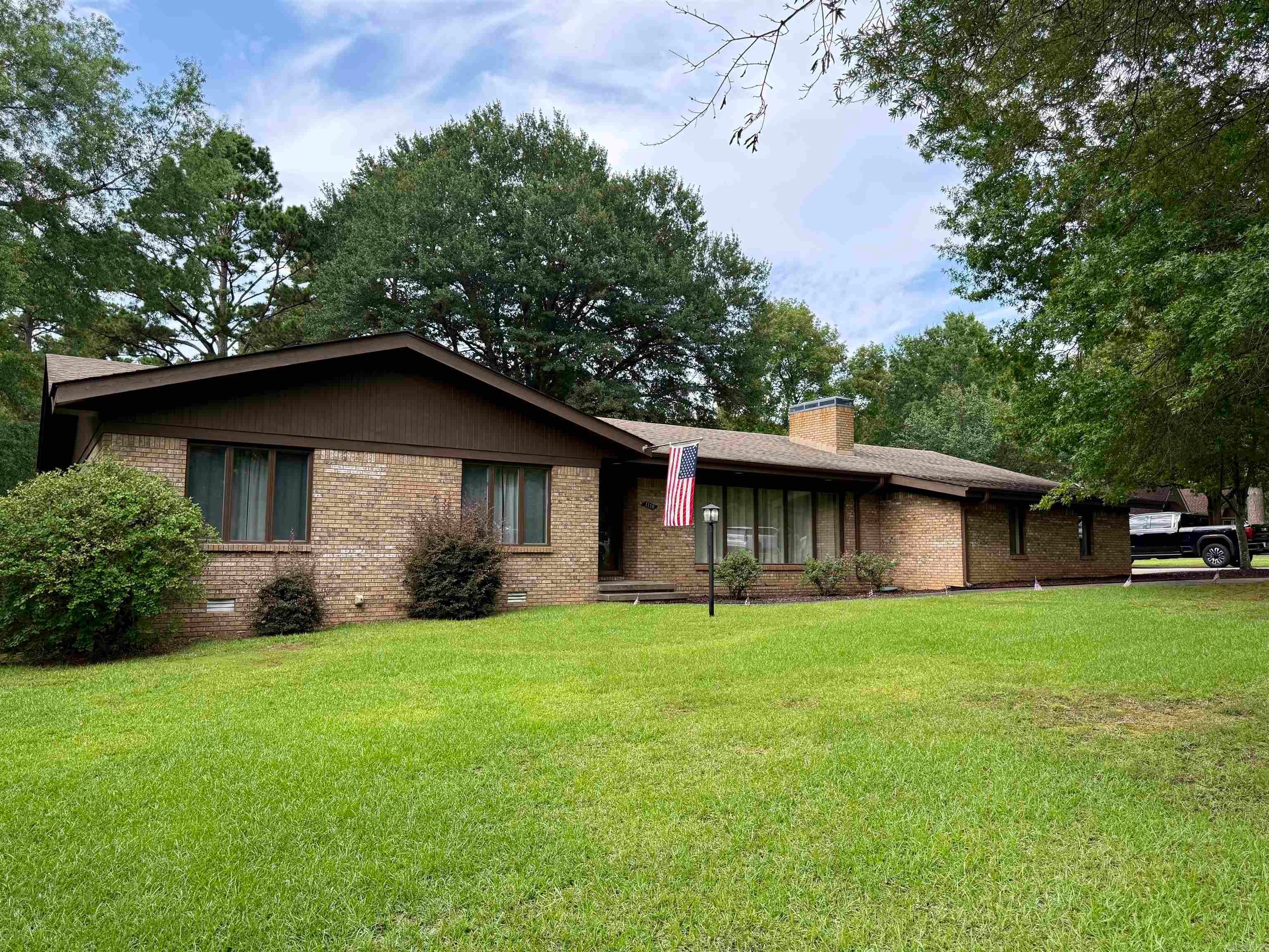1110 Wildwood Lane — photo