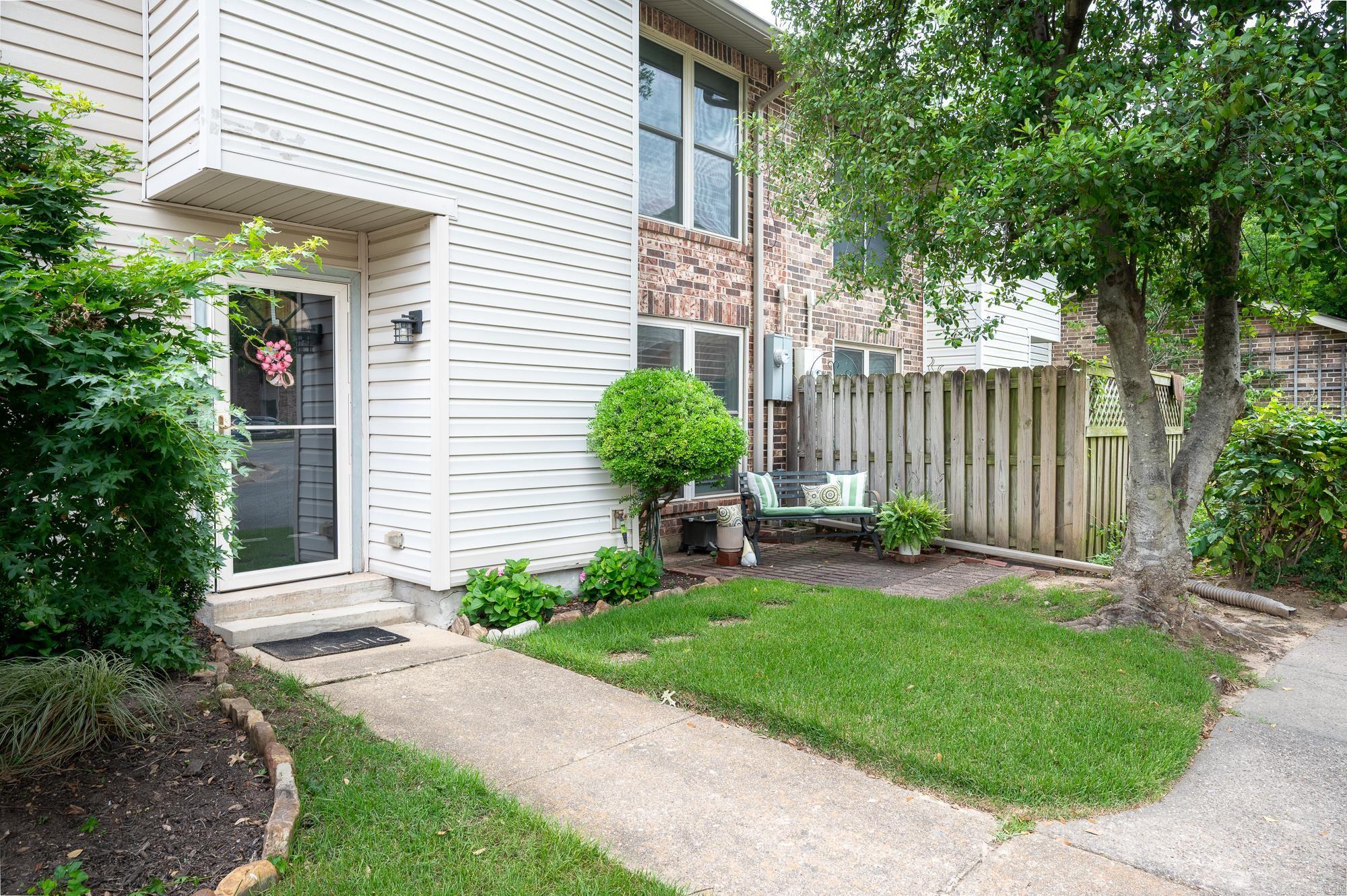 32 Hampshire Circle — photo