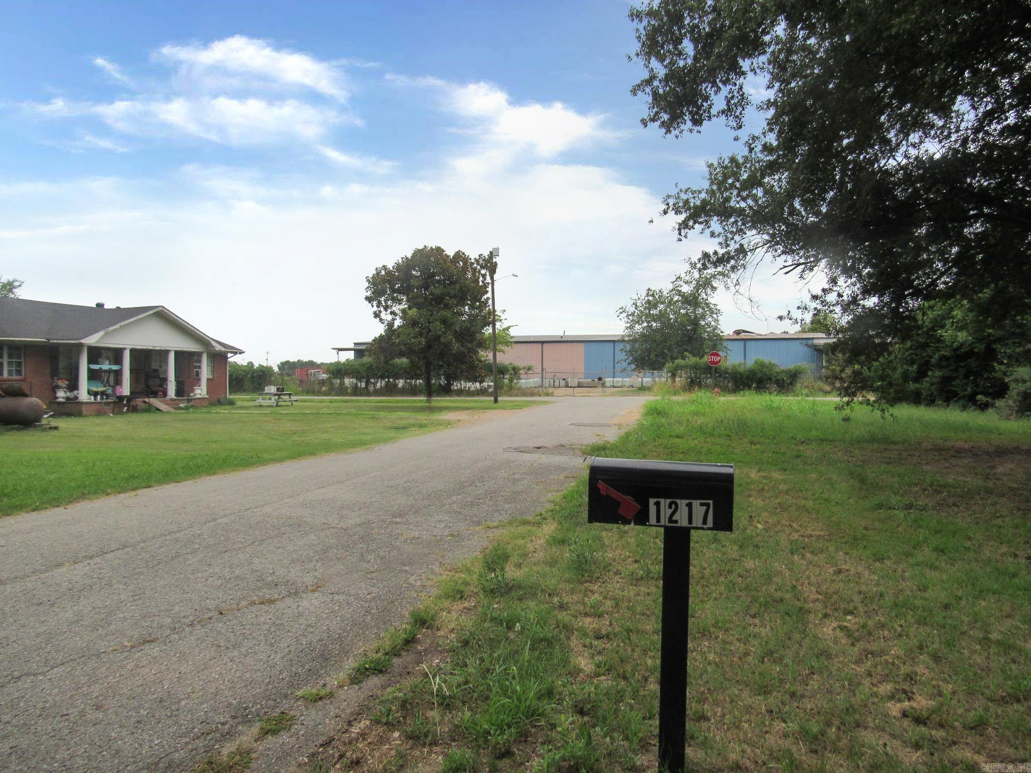 Home in Earle, AR 72331 — photo 2