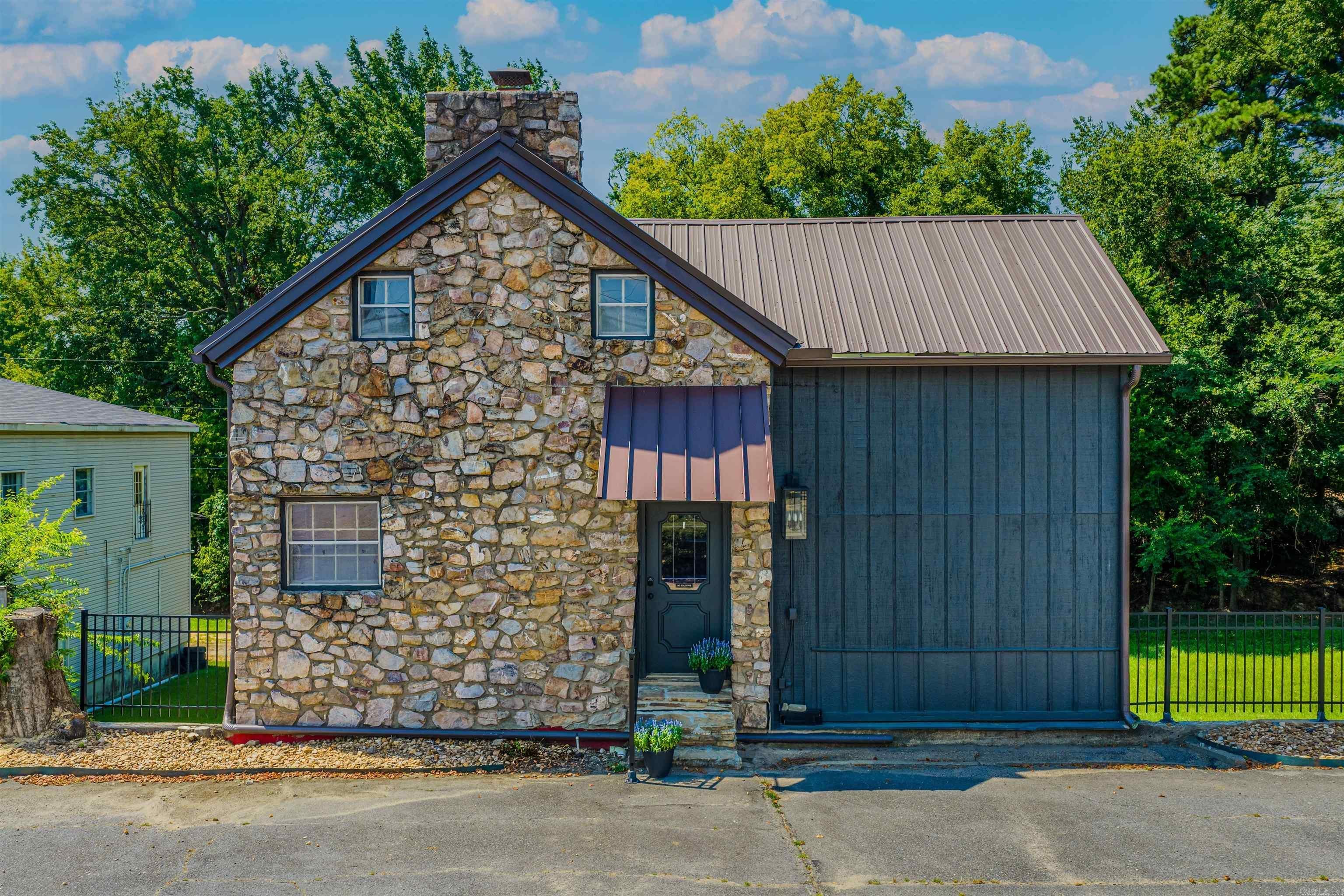 17940 I-30 — photo
