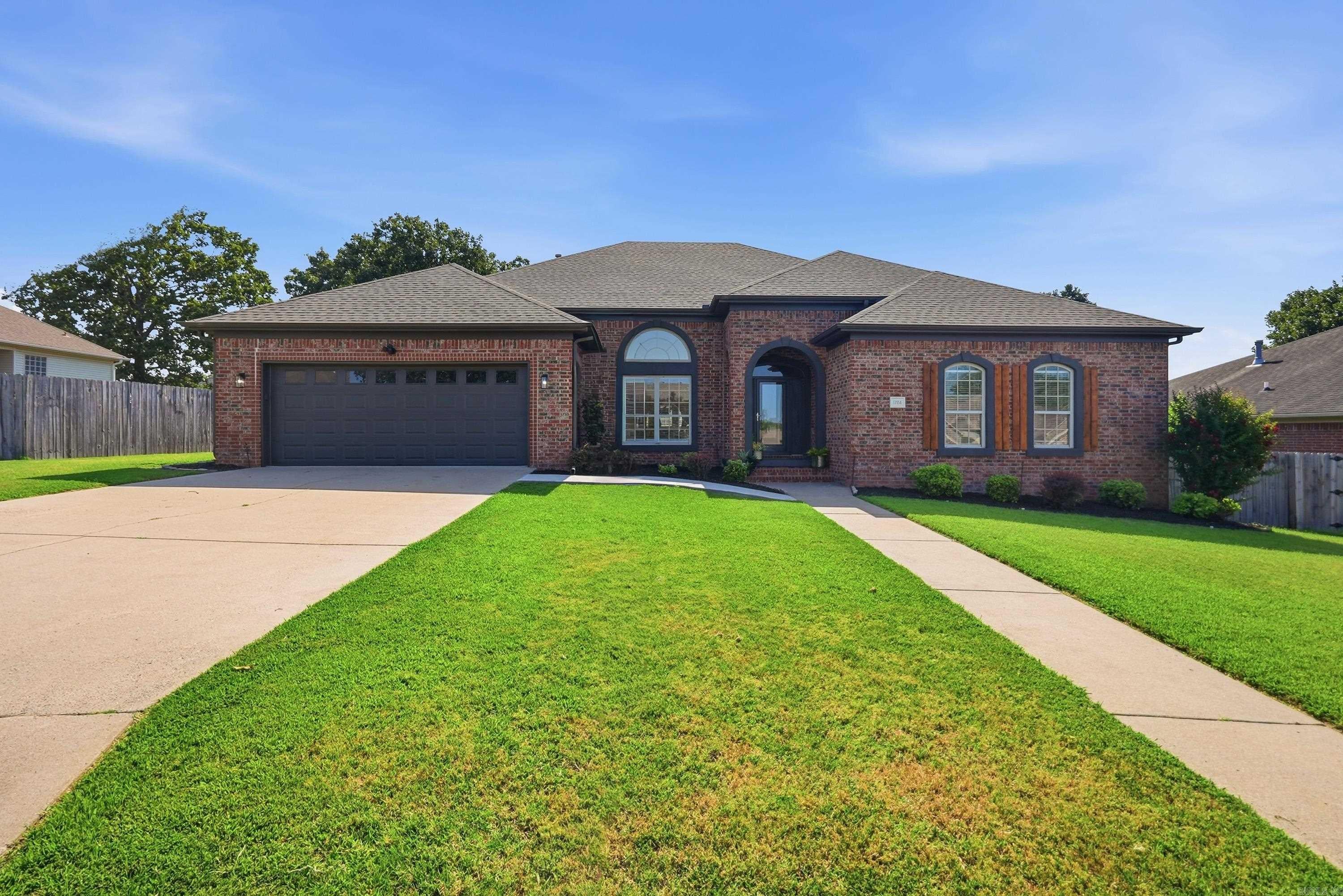 1724 Oakbrook Drive — photo