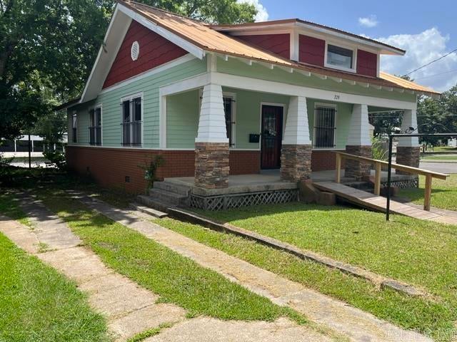 229 Woodbine — photo