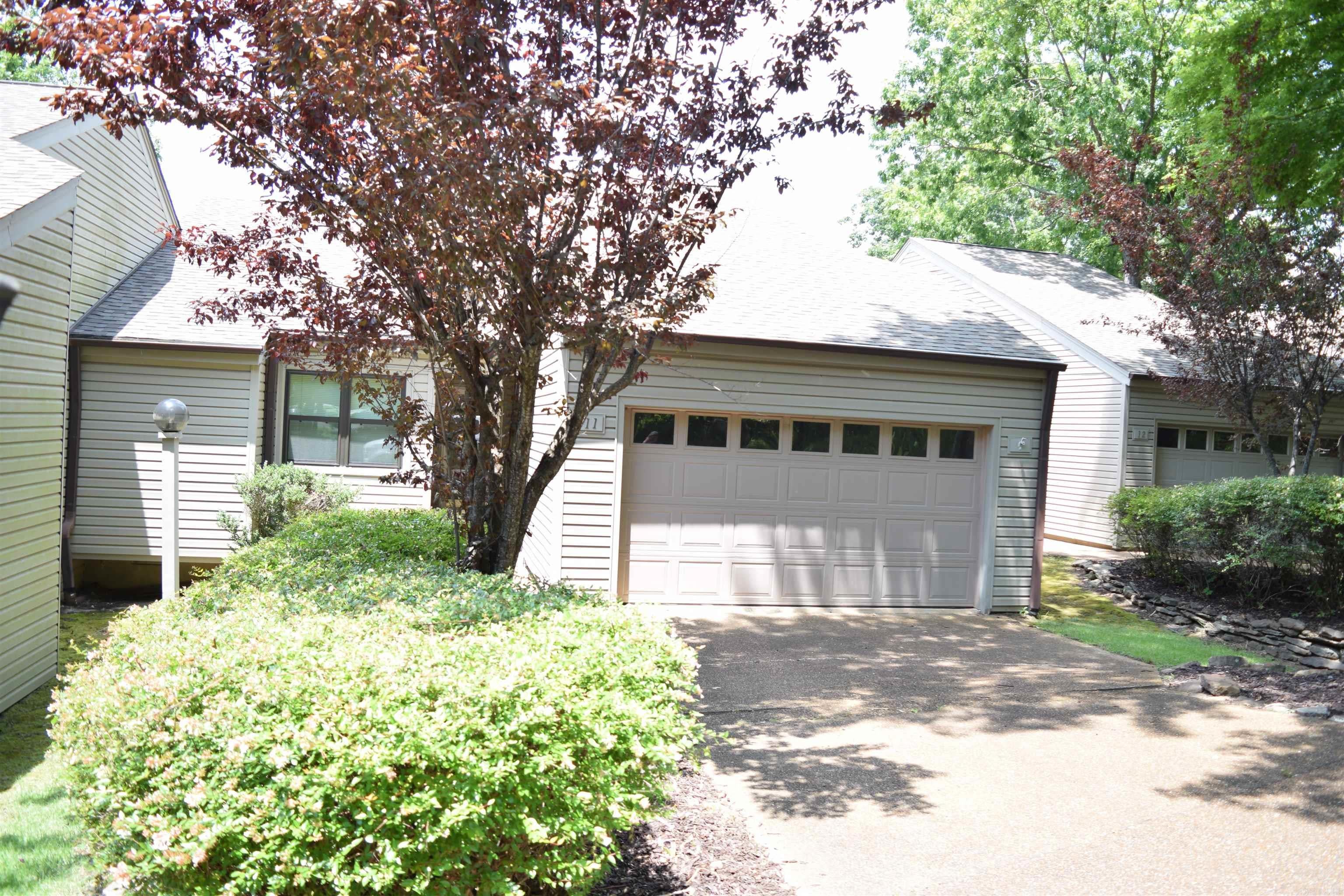 601 Woodlawn #11 — photo