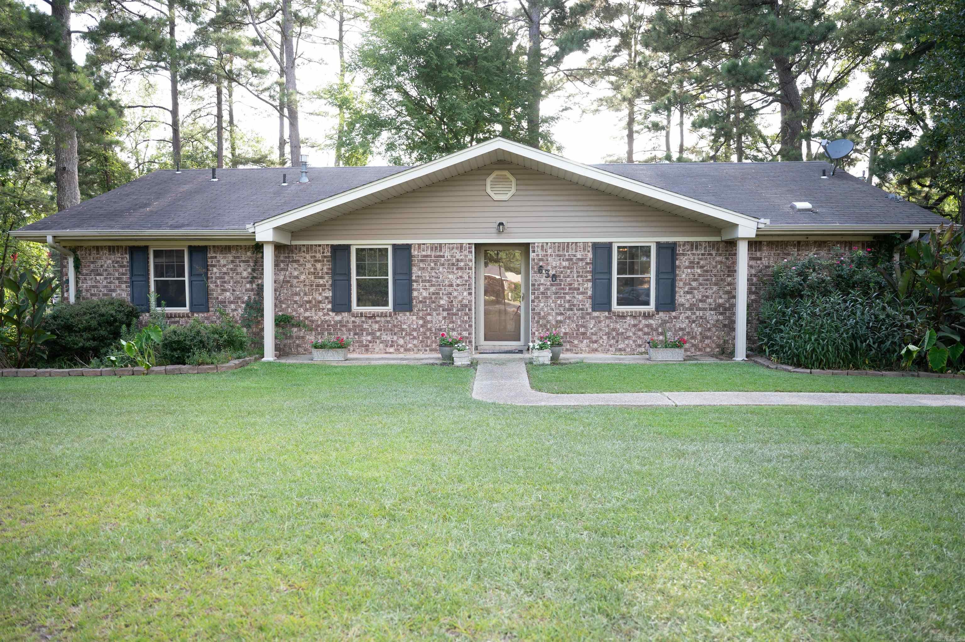 630 Elm Court — photo