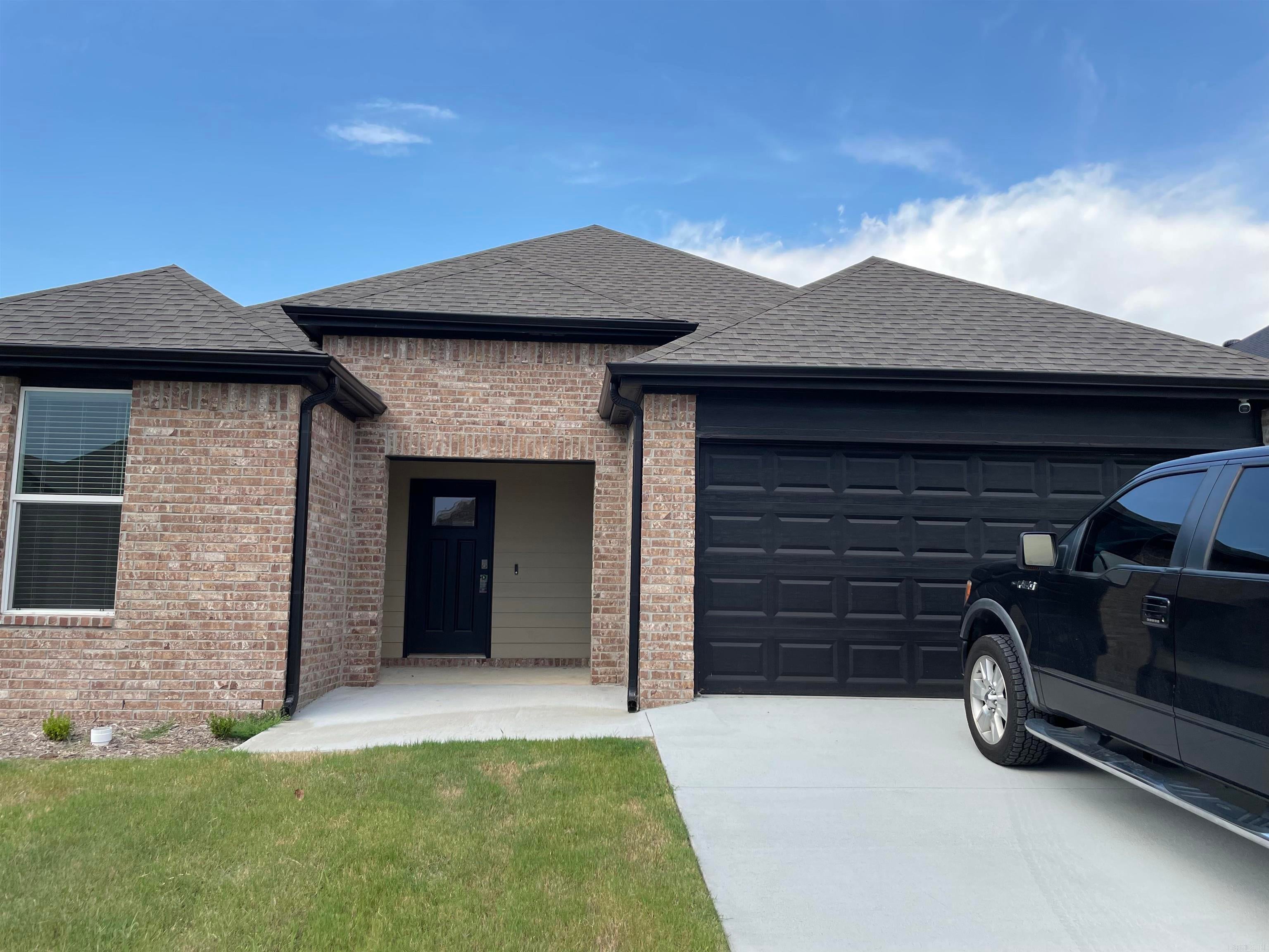 Home in Maumelle, AR 72113 — photo 2