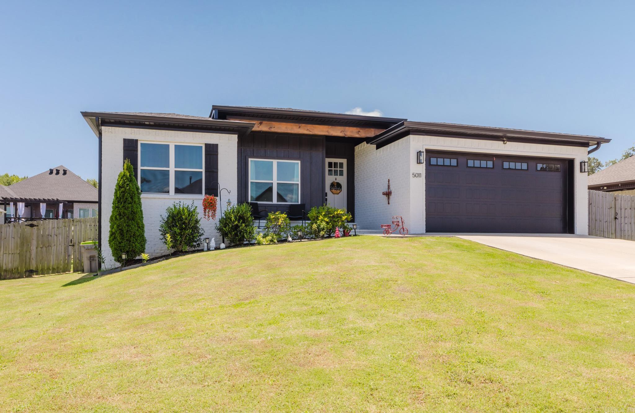 5011 Del Rey Court — photo