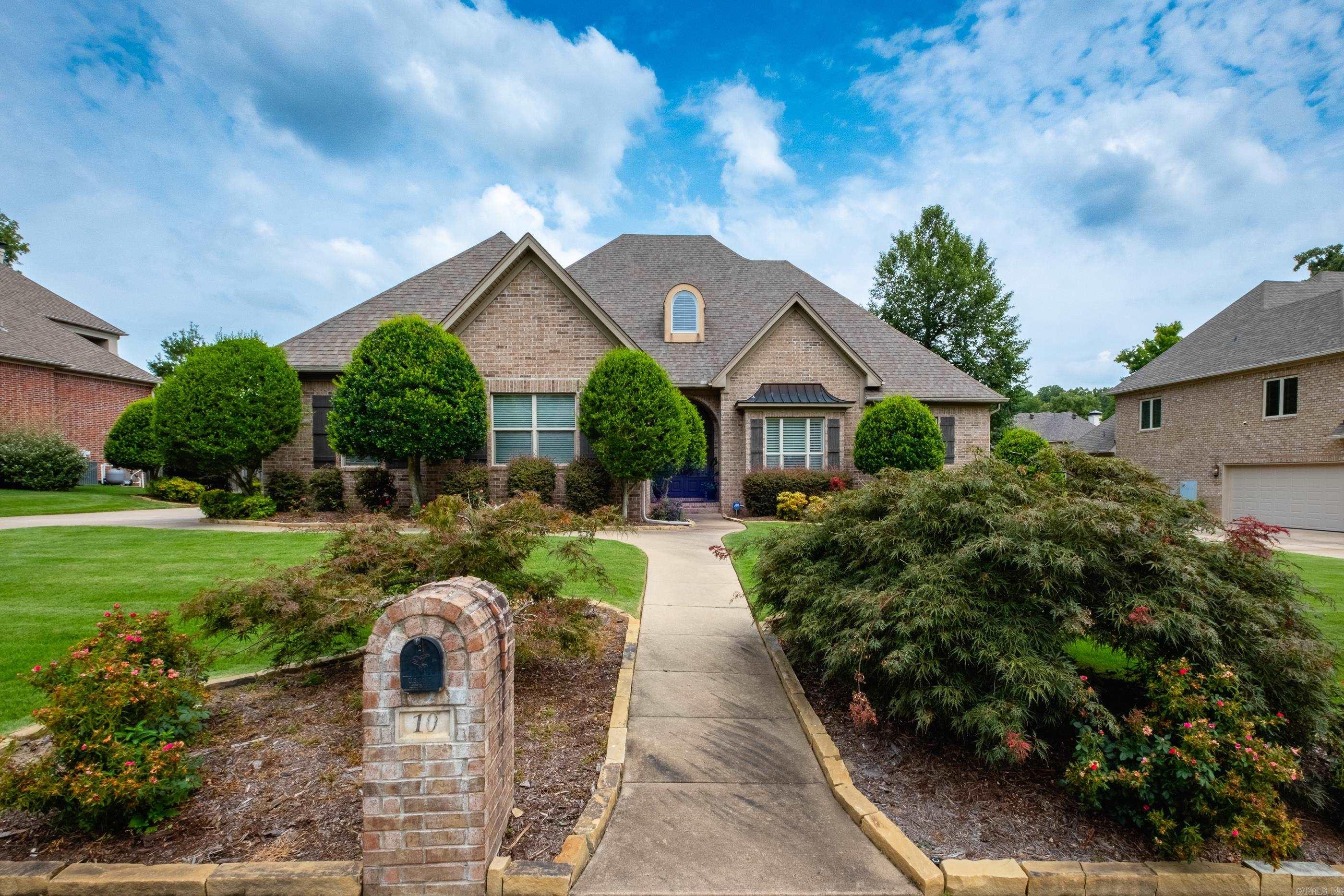 10 Courts Drive — photo