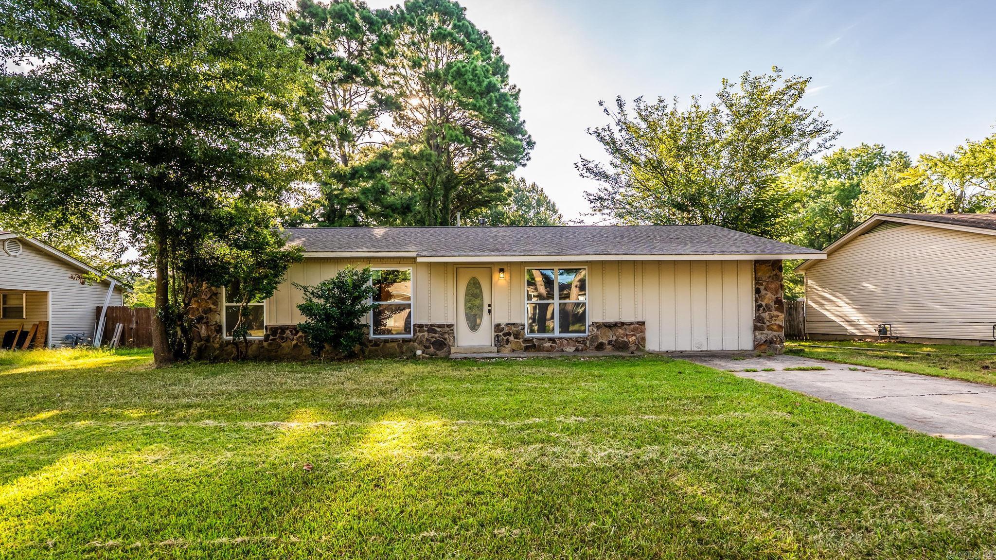 32 Ross Circle — photo
