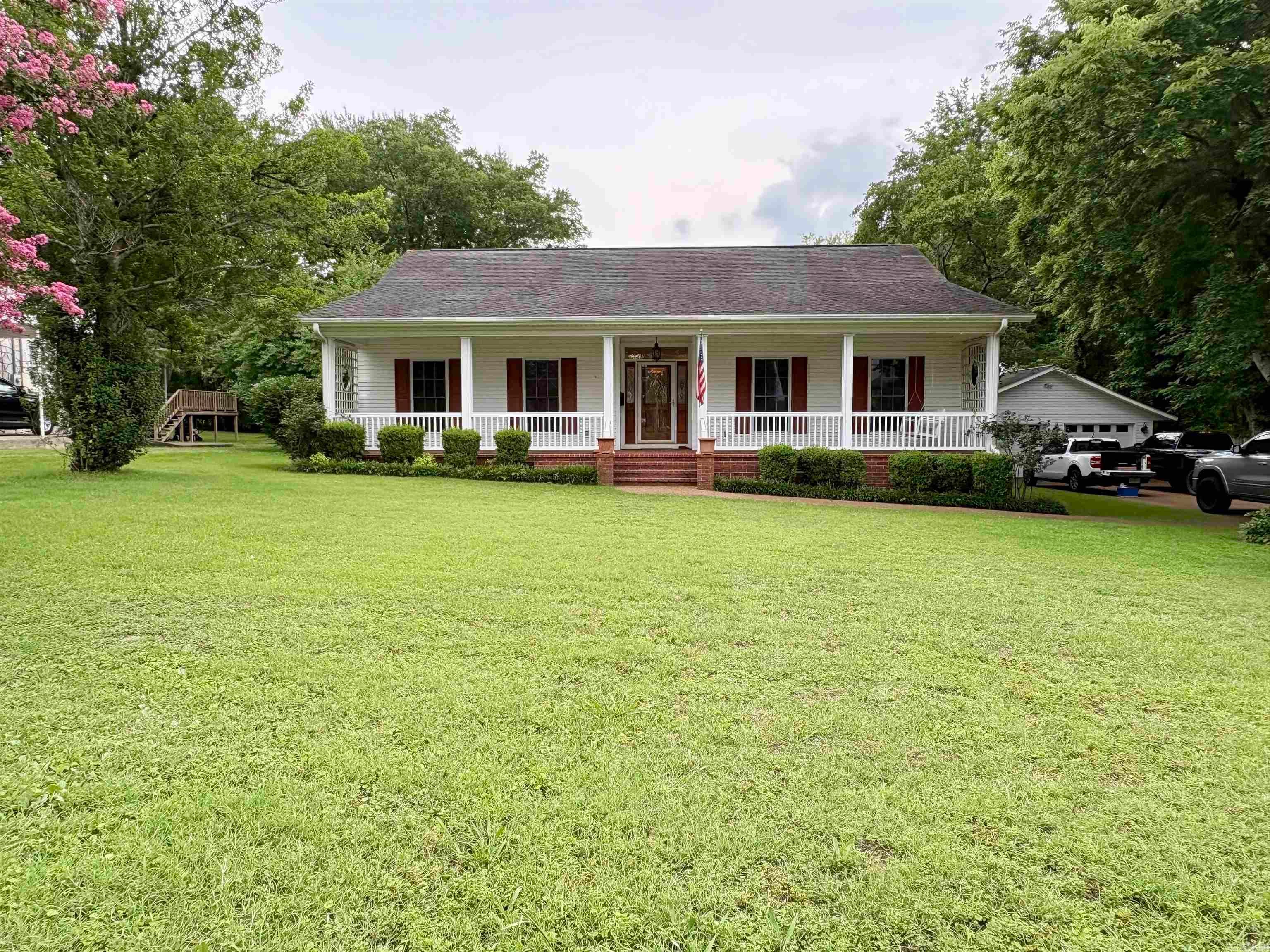 1472 E Main St. — photo