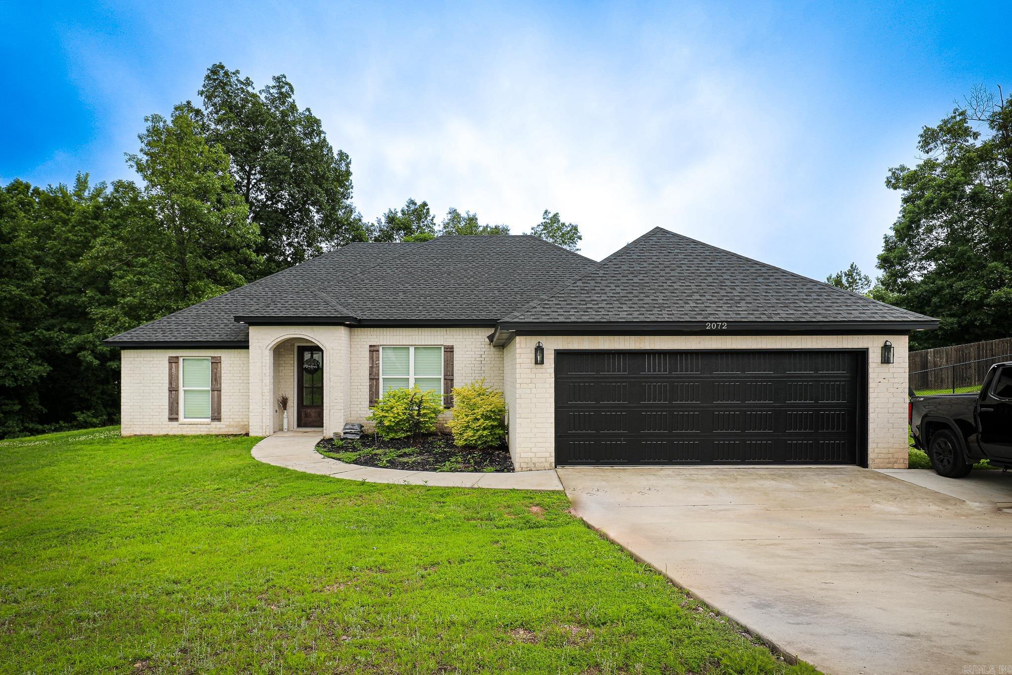2072 Creekwood Circle — photo