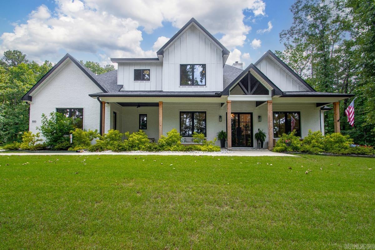 810 Caddo Drive — photo