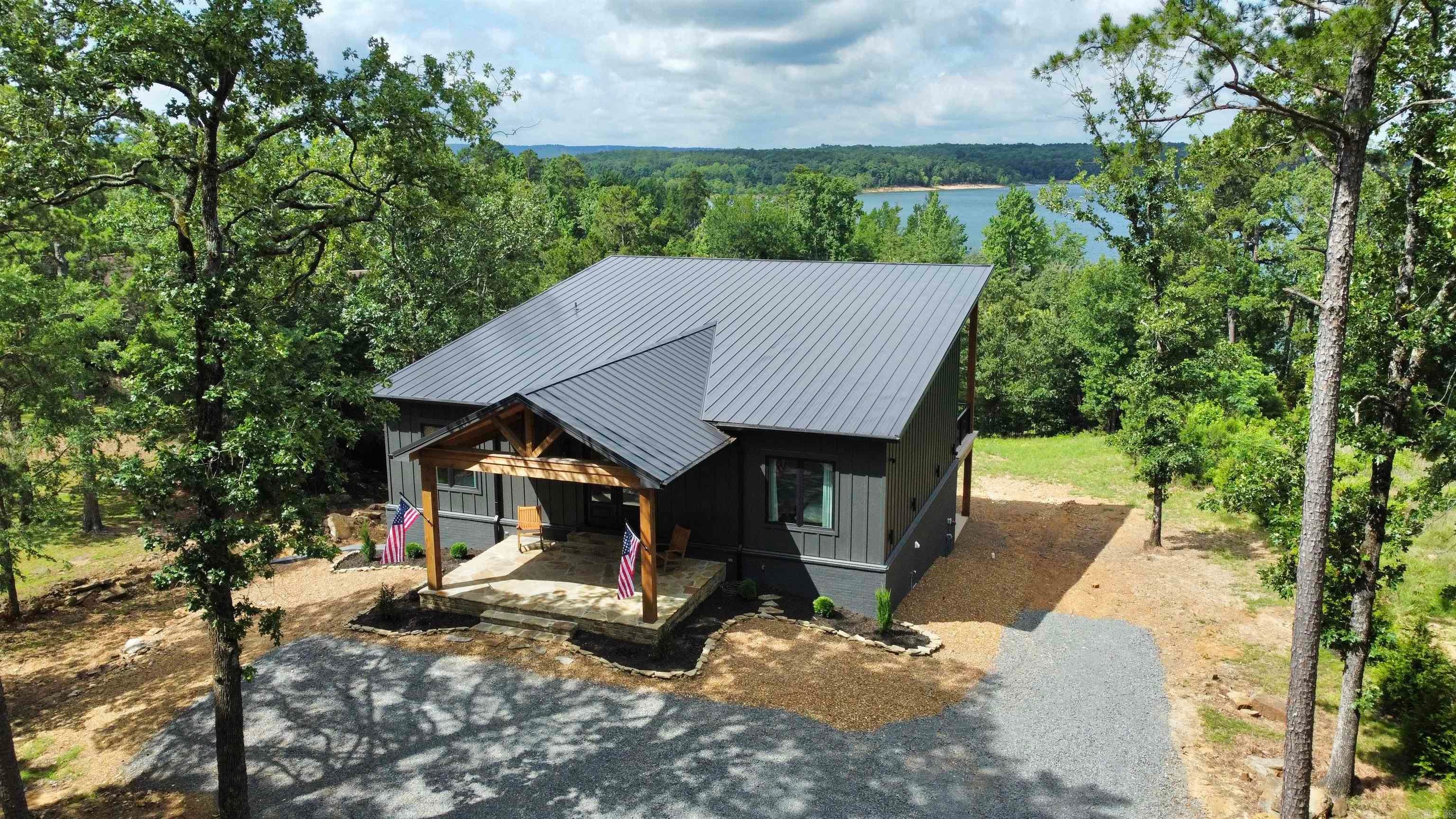 370 Island Shores Dr. — photo