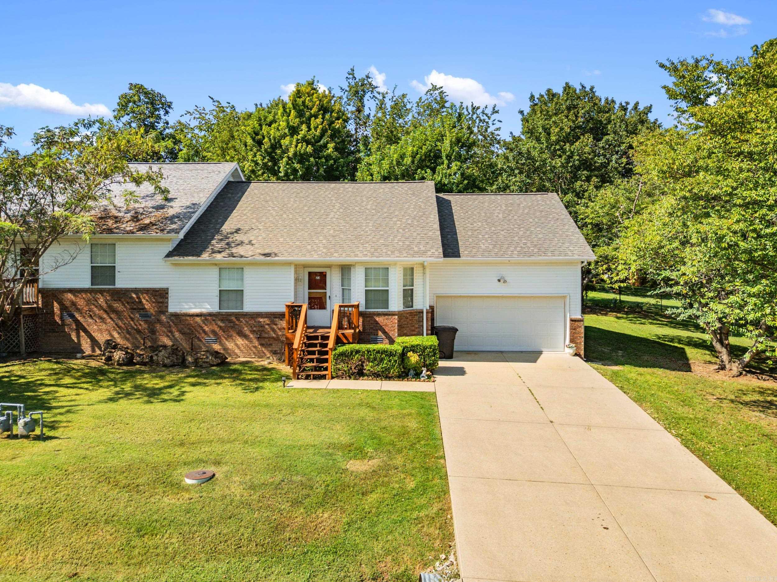 23 Apache Circle — photo