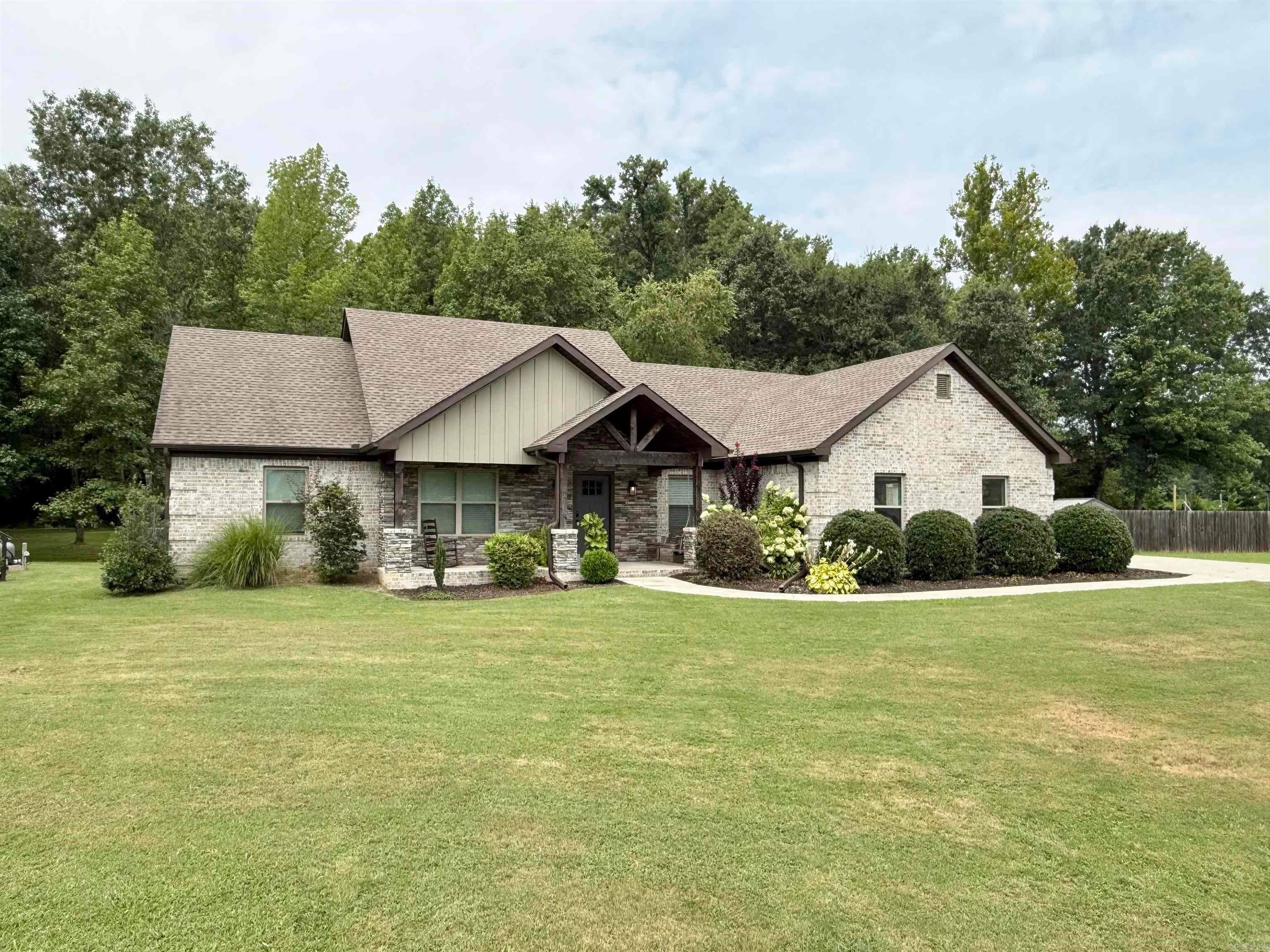 305 Sandy Creek Drive — photo