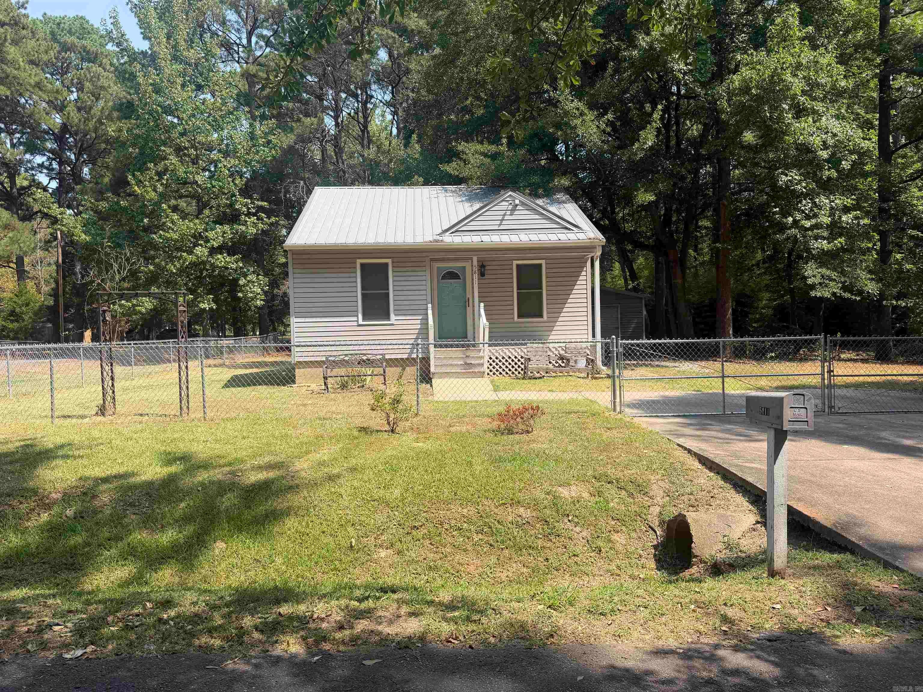 5811 W Jones Street — photo