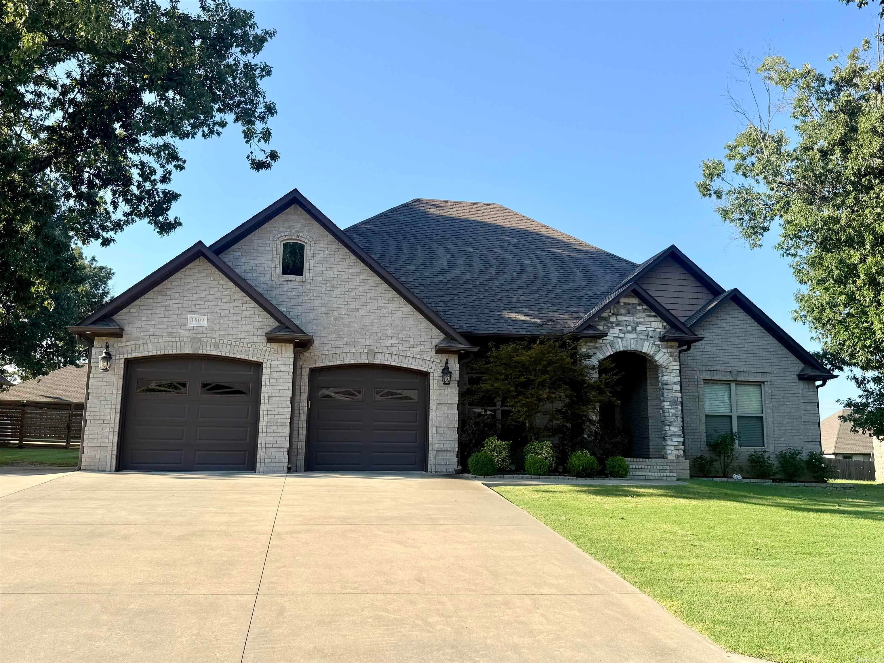 1807 Austin Lane — photo