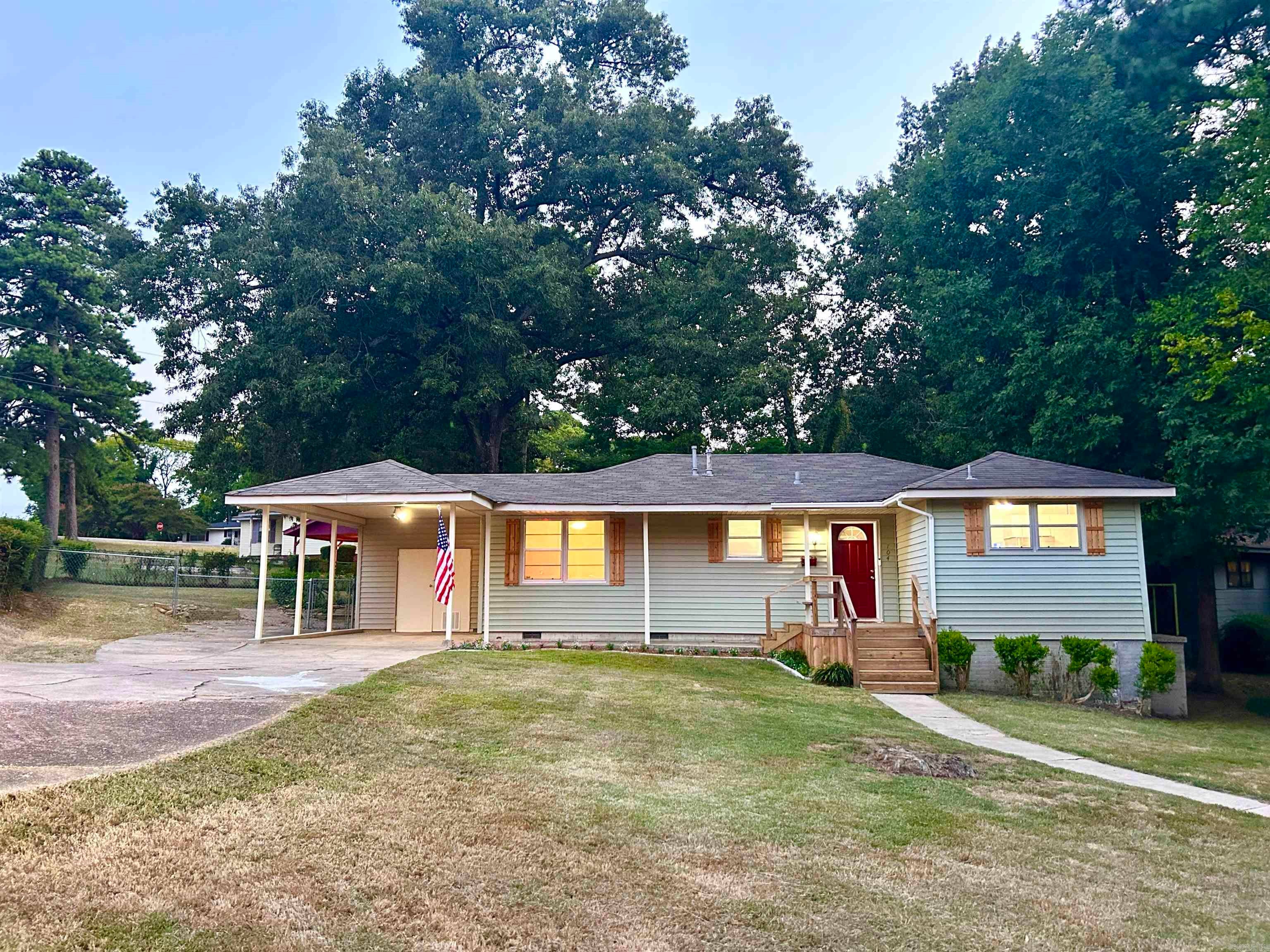704 Forest Lane — photo