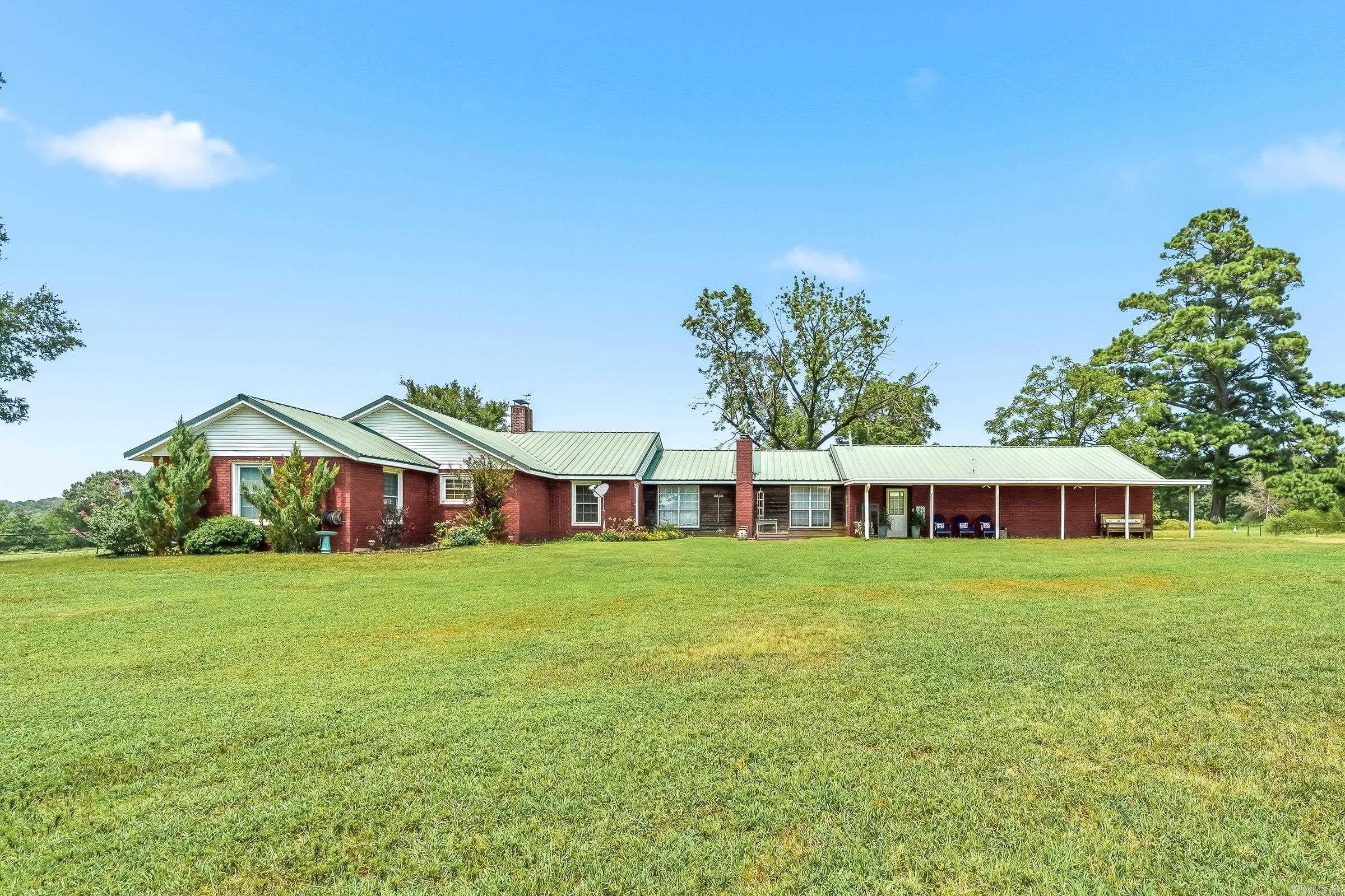 137 Pickering Drive — photo