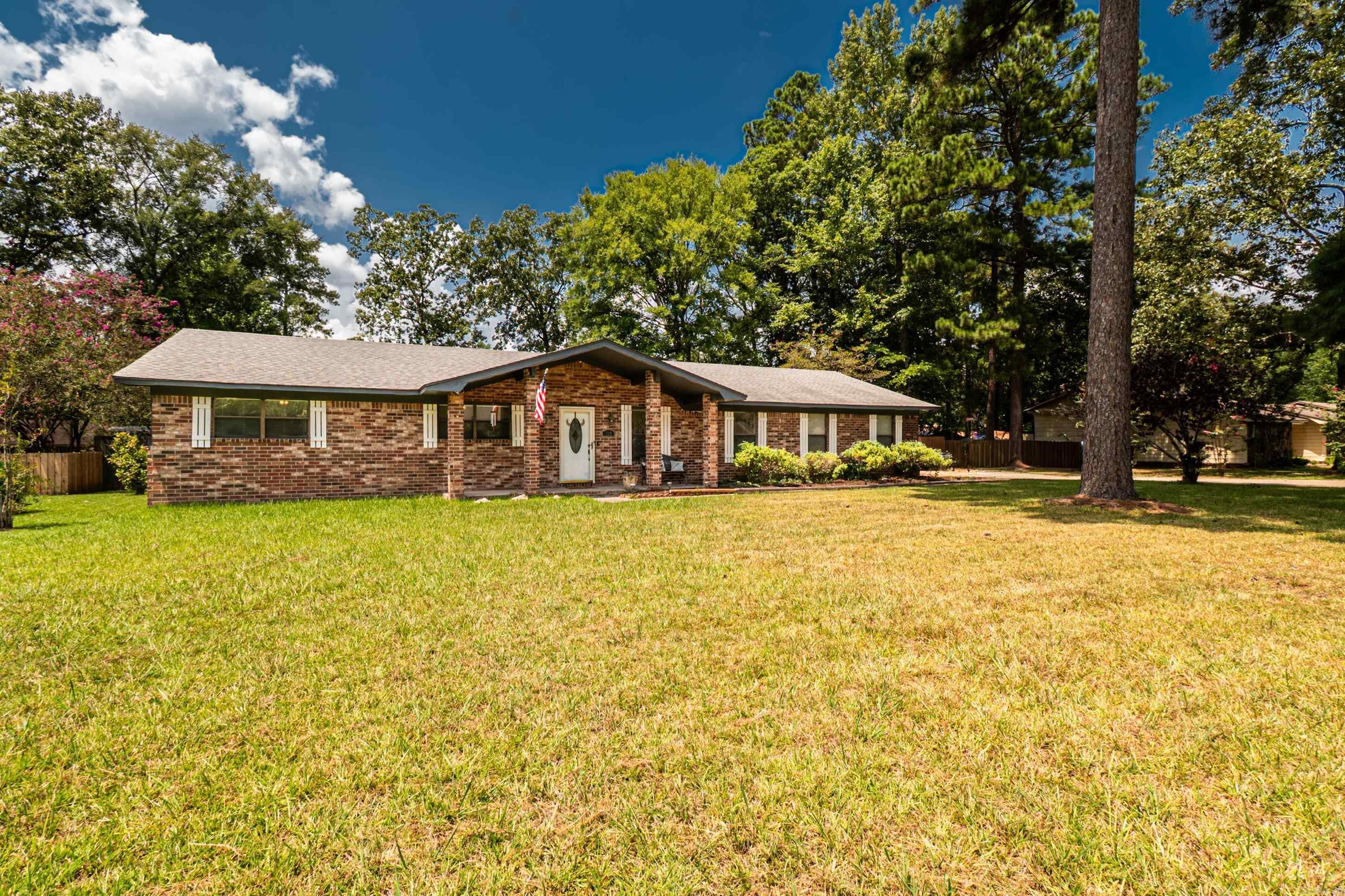 719 Post Oak Dr — photo