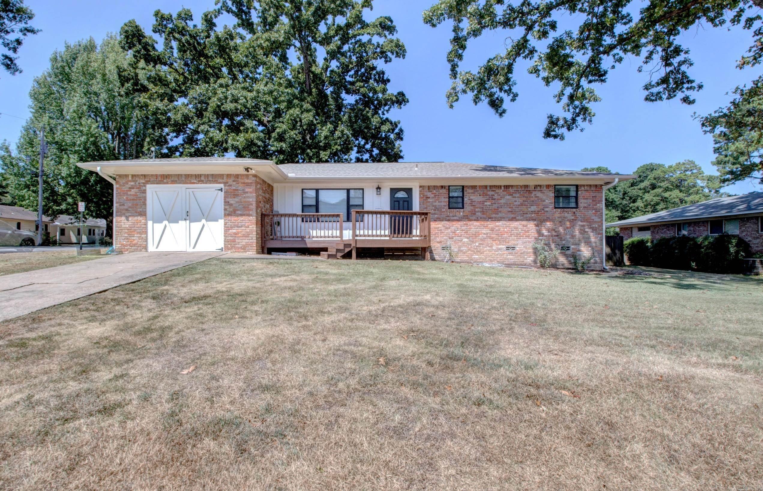 602 E Saline Circle — photo