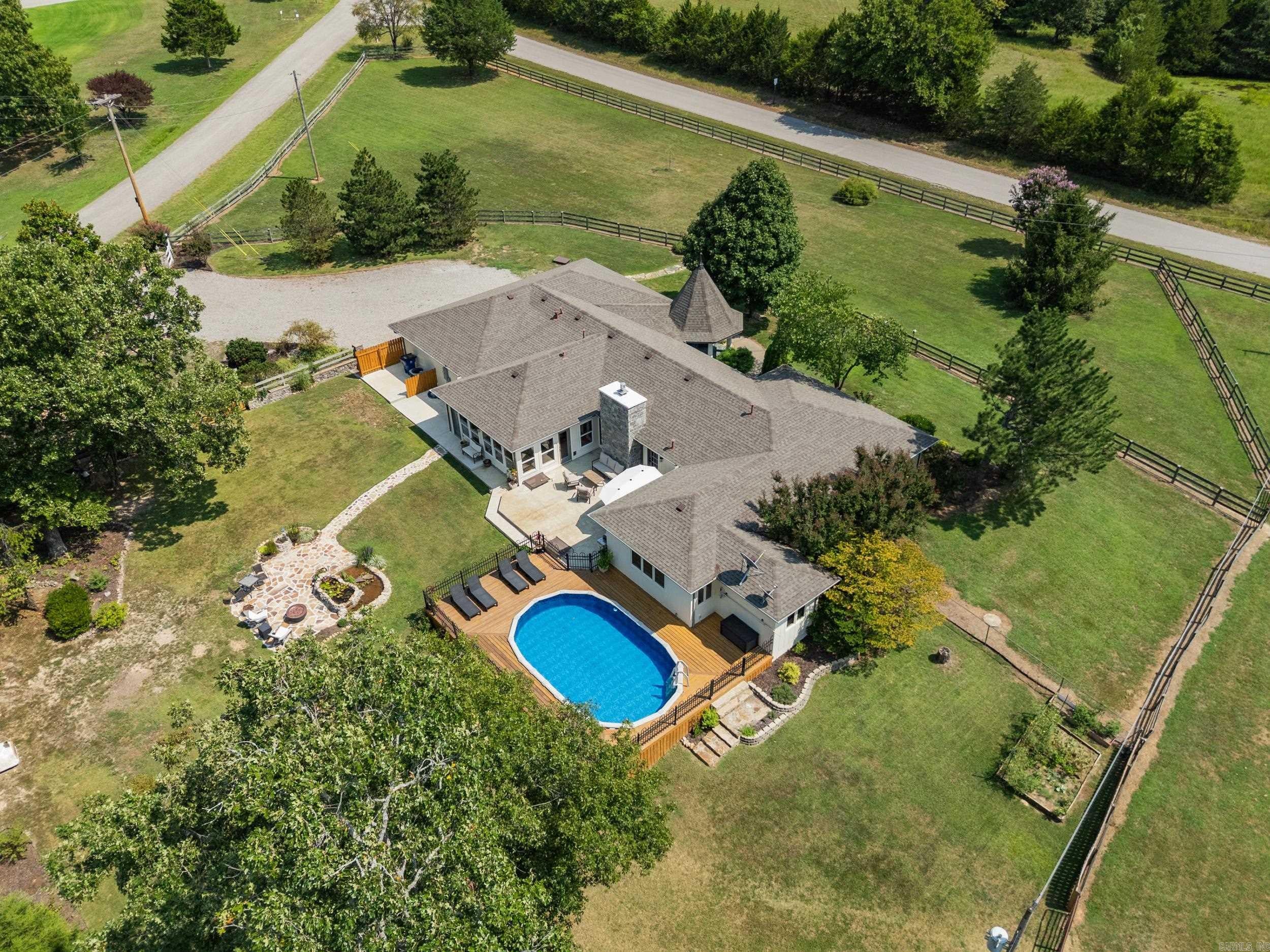 56 CR 1085 — photo