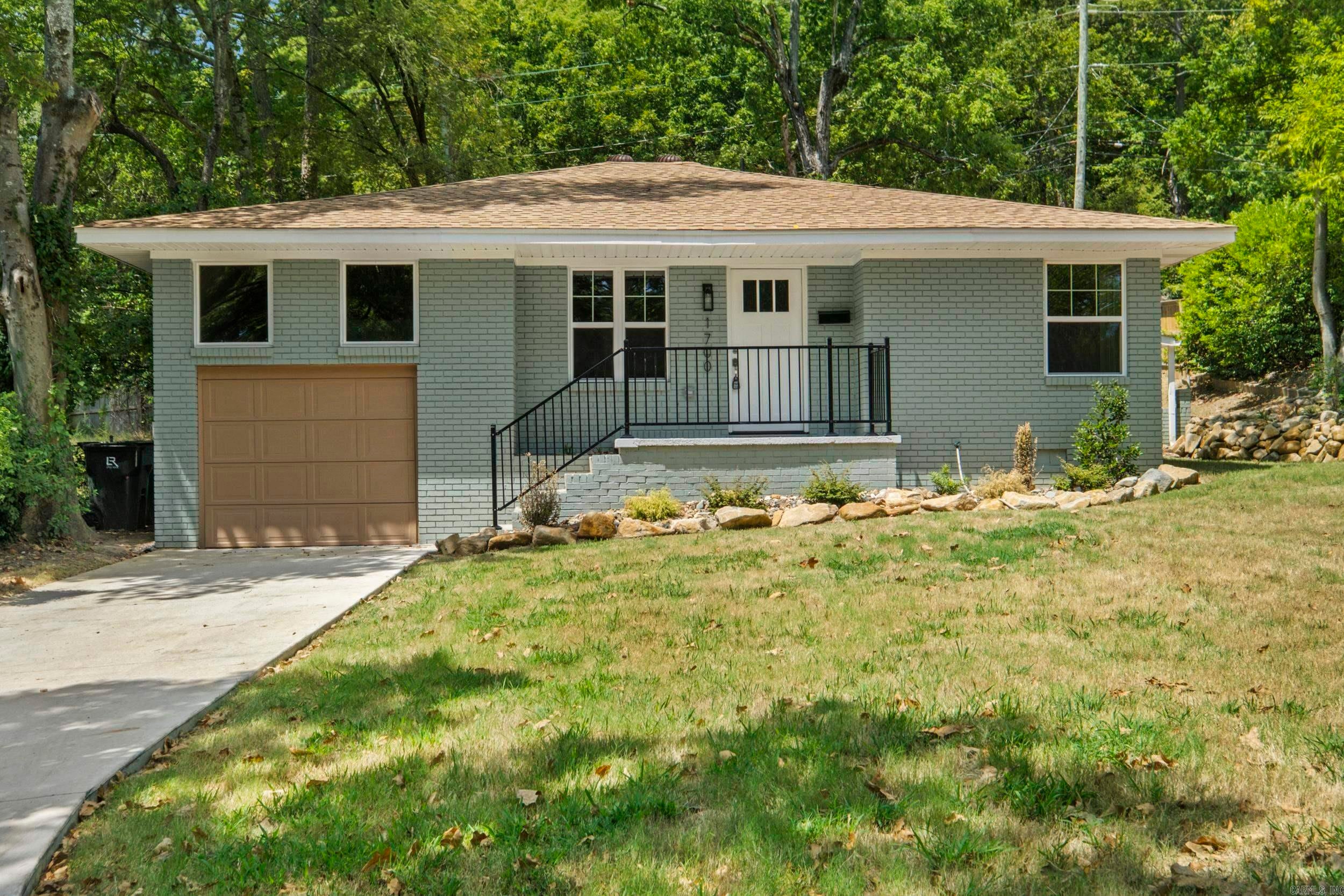 1700 Lilac Circle — photo