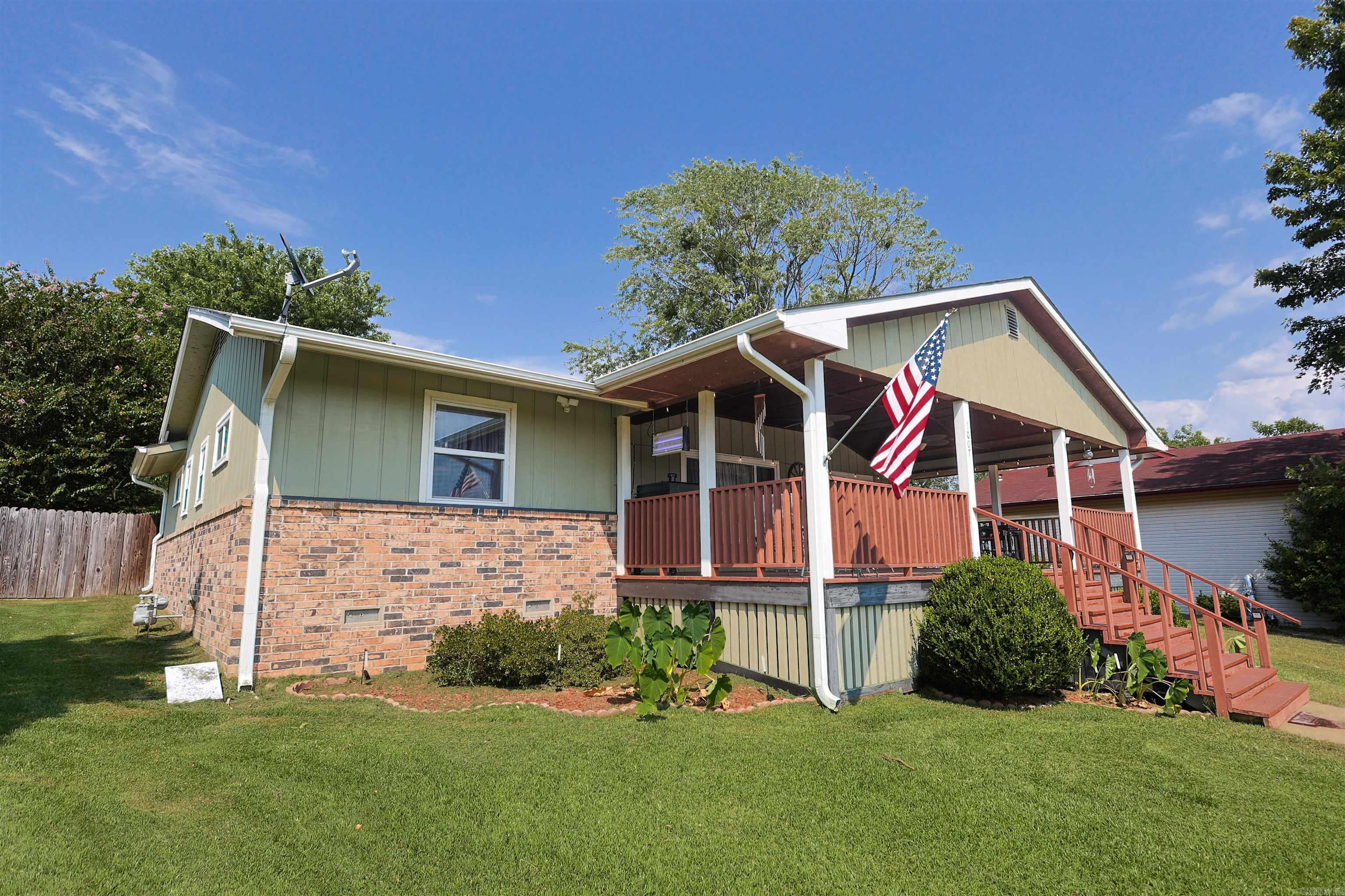 1007 Lakeside Drive — photo