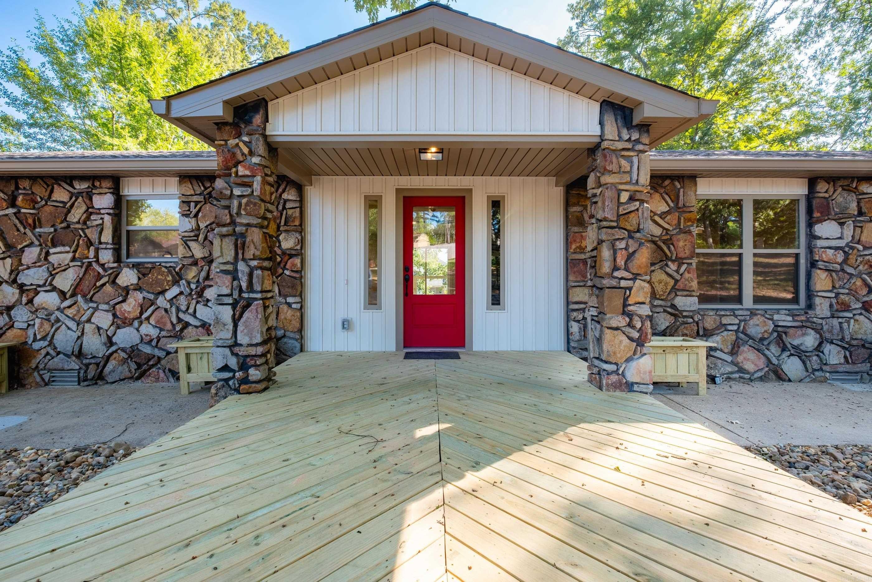 3025 Razorback Road — photo
