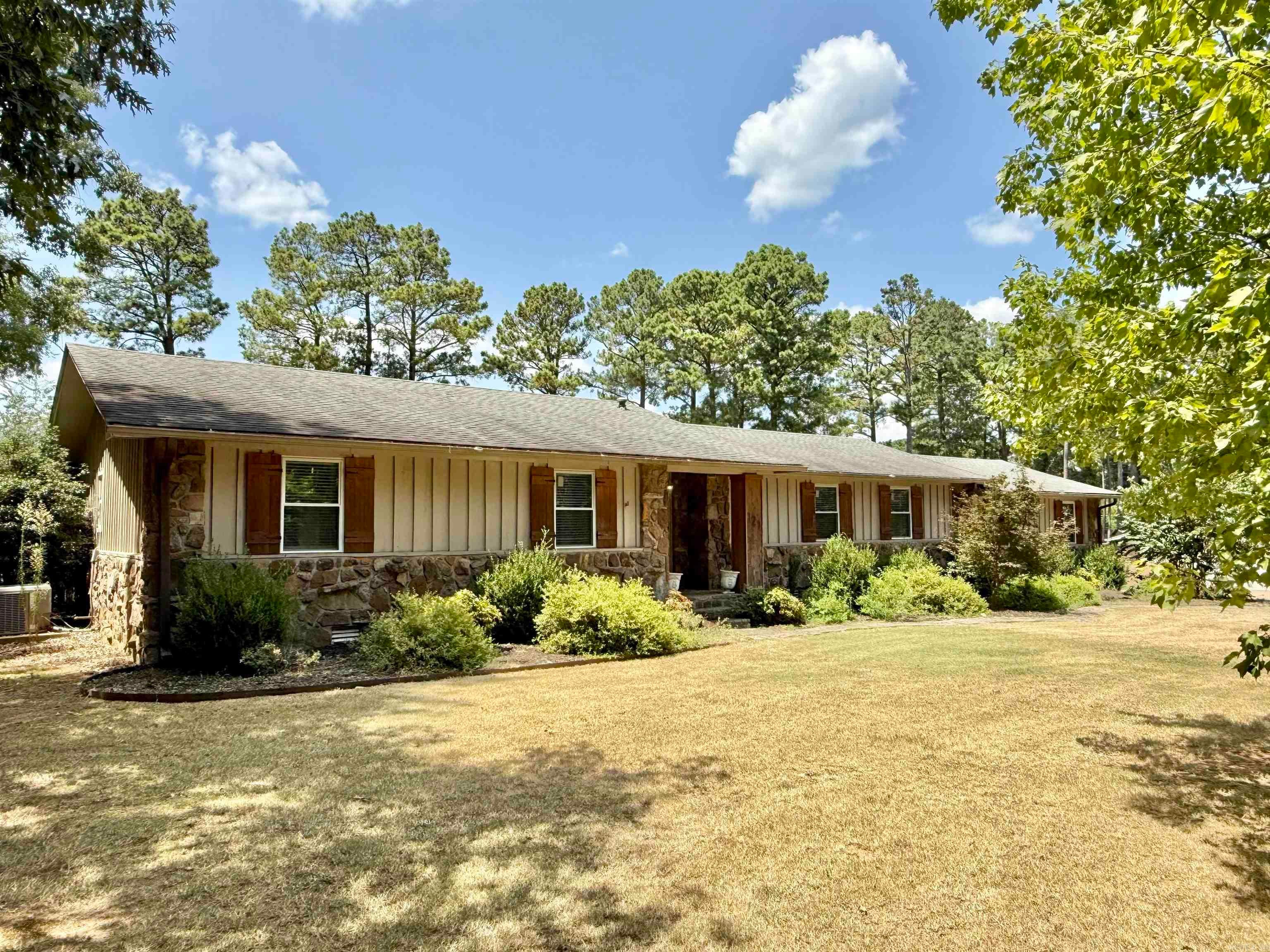 121 LongLeaf Dr — photo