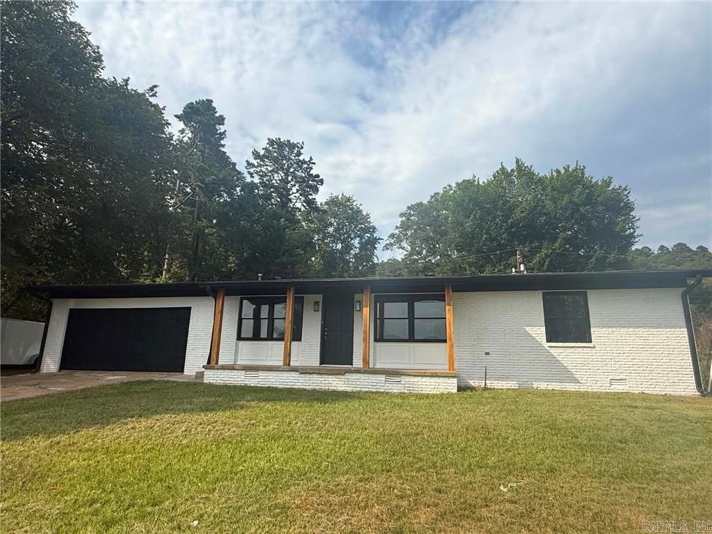 2106 Military Dr — photo