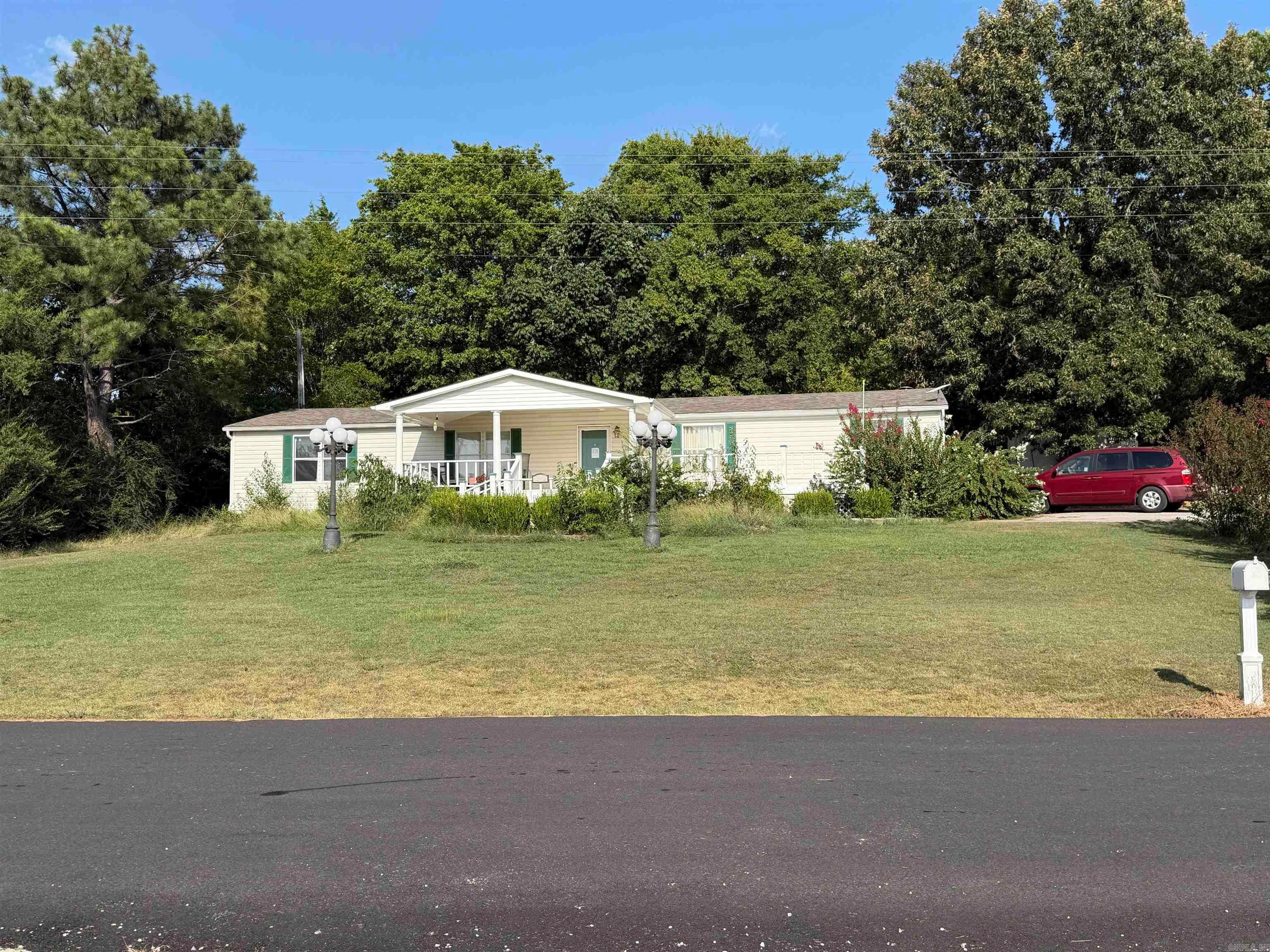 12 Shady Lane — photo