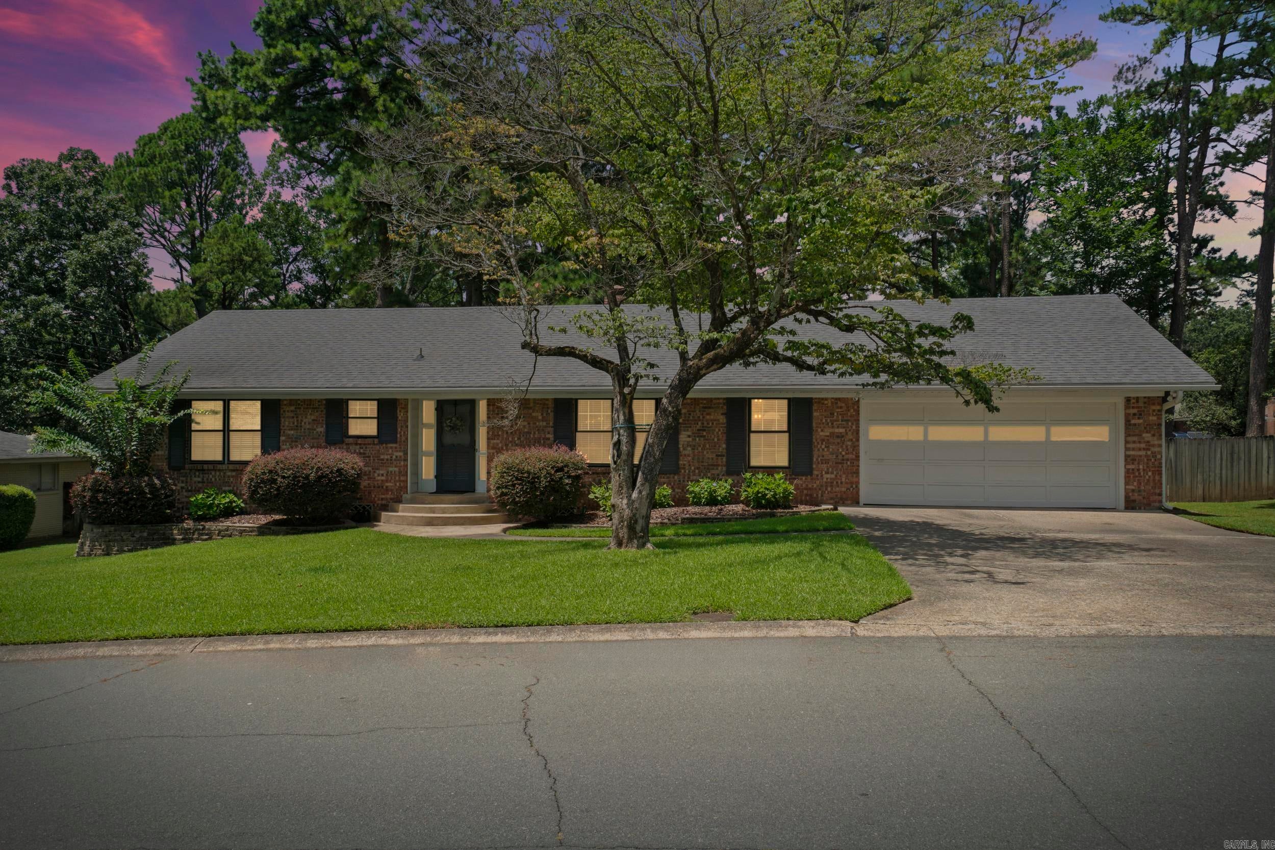 816 Hall Drive — photo