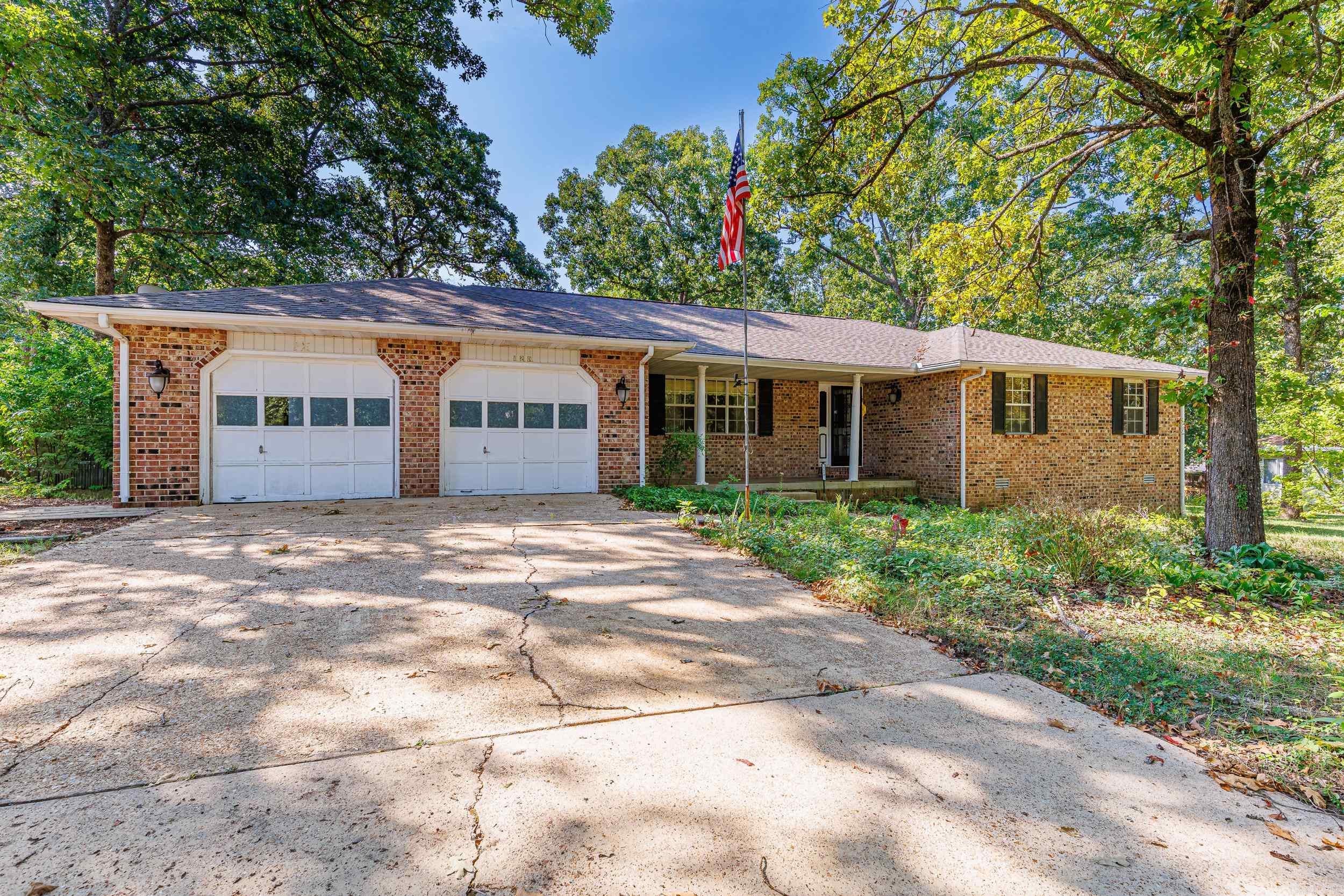 120 Kingsway Circle — photo