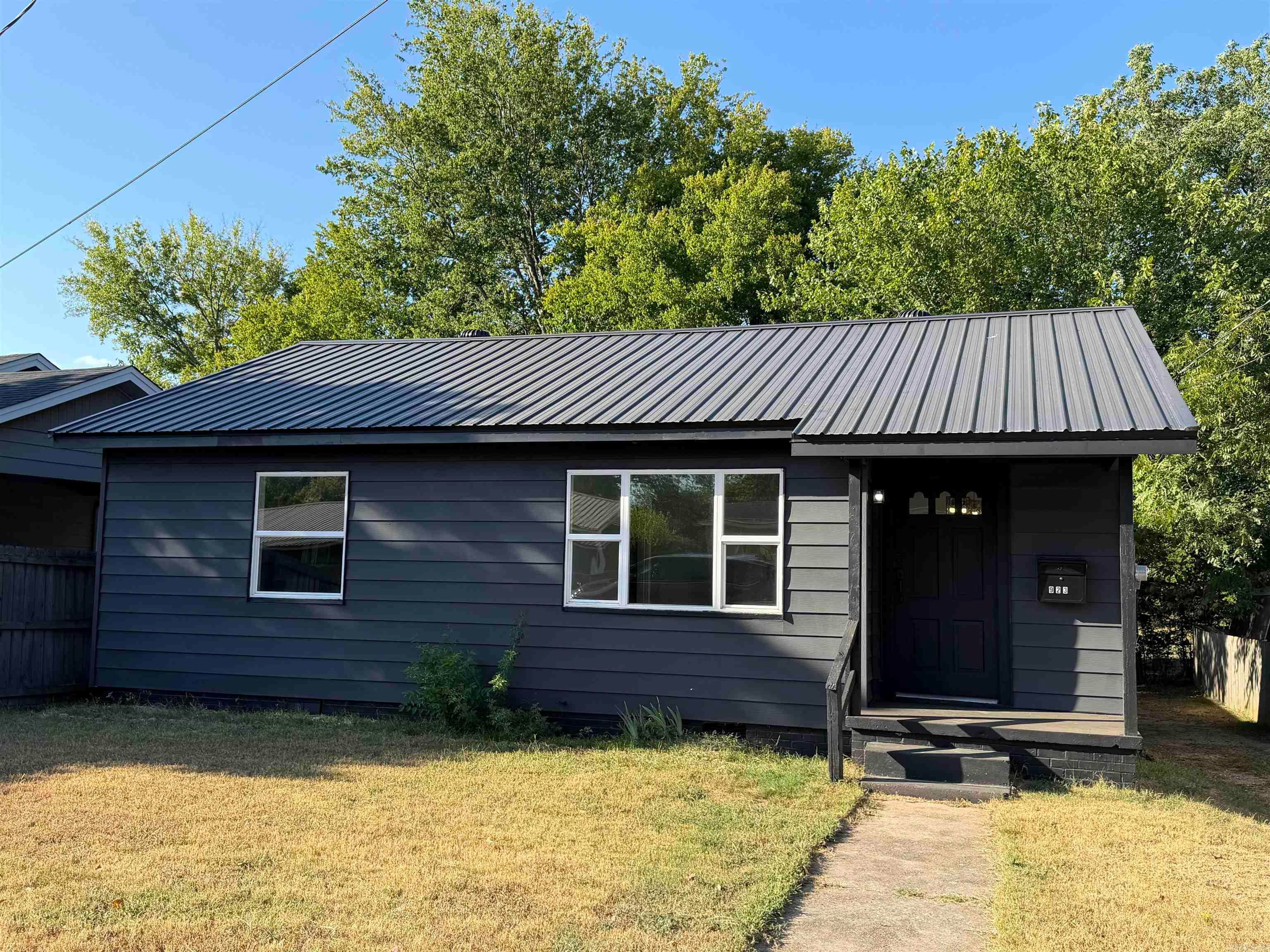923 W Hazel Street — photo
