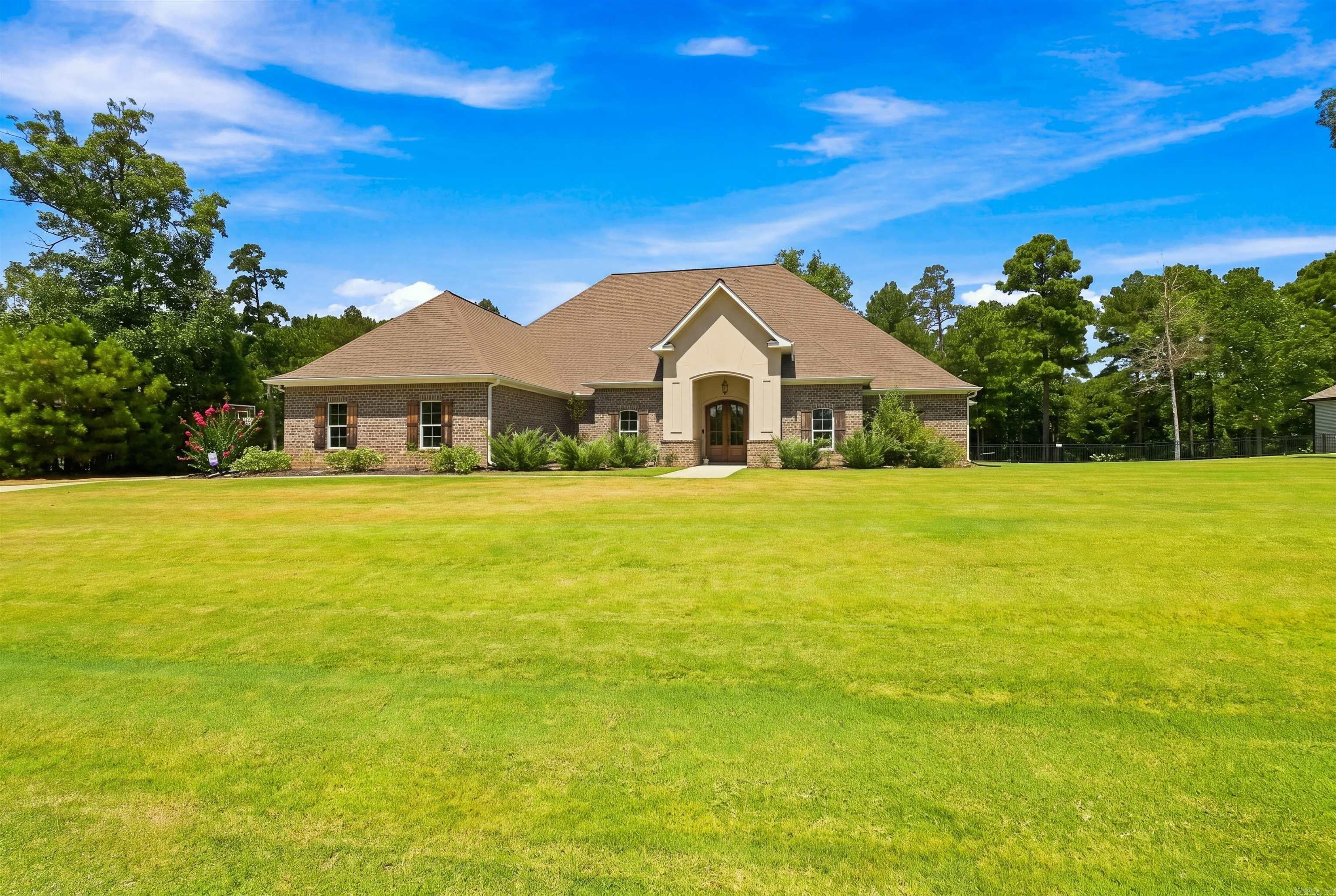 385 Augusta Dr — photo