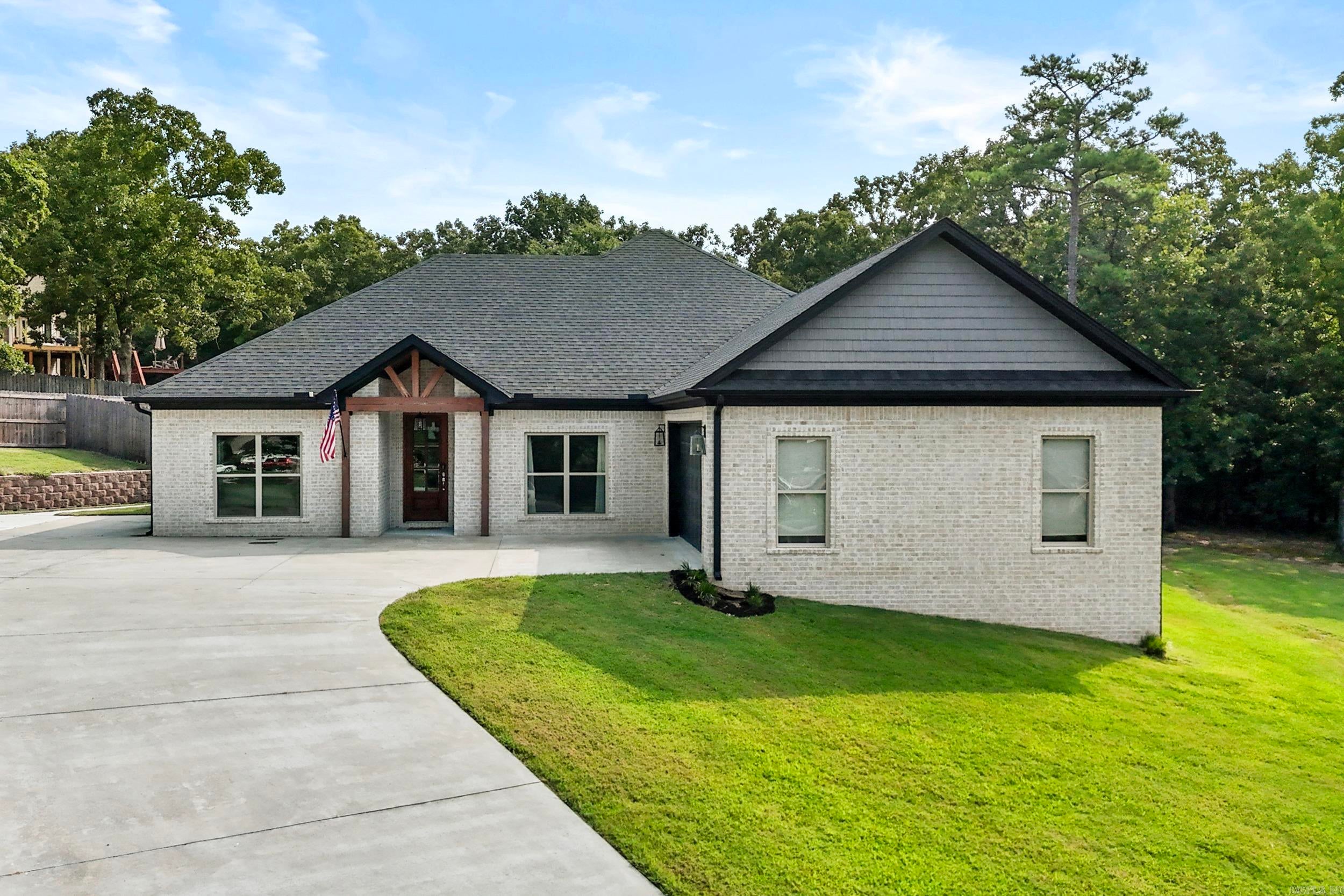 21 Turnberry Lane — photo