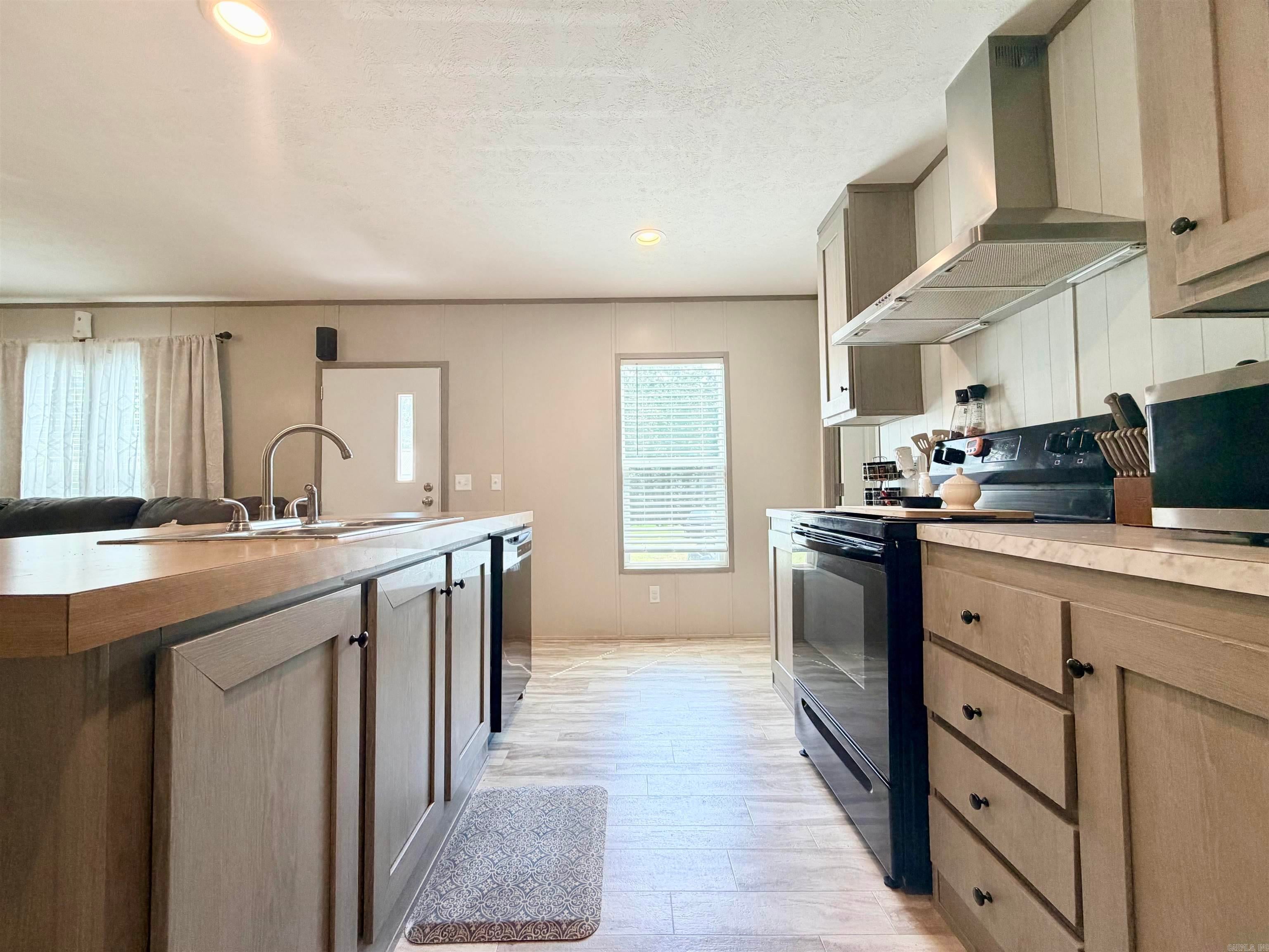 160 & 170 Honey Bee Road — photo
