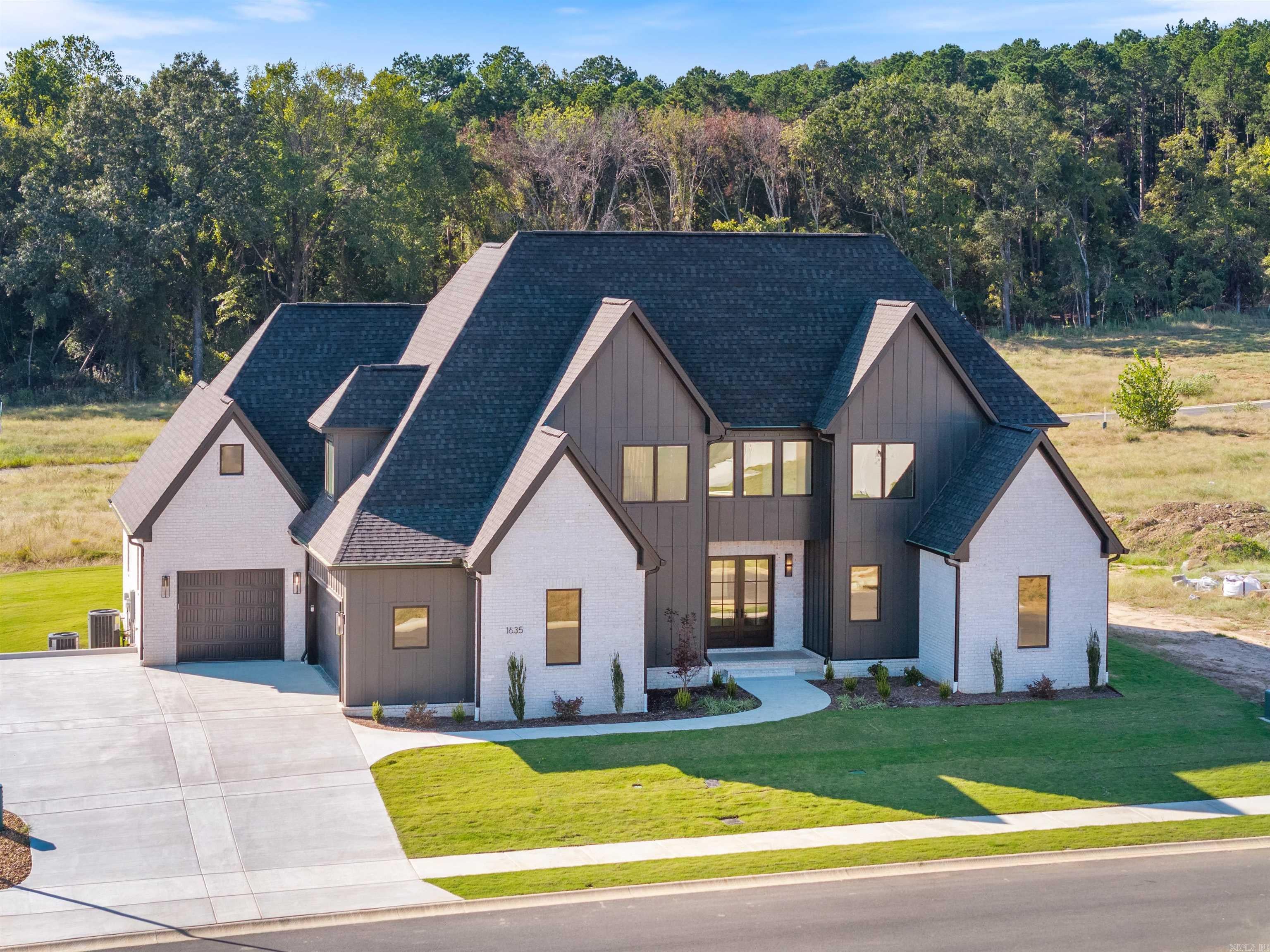1635 Southwinds Dr — photo